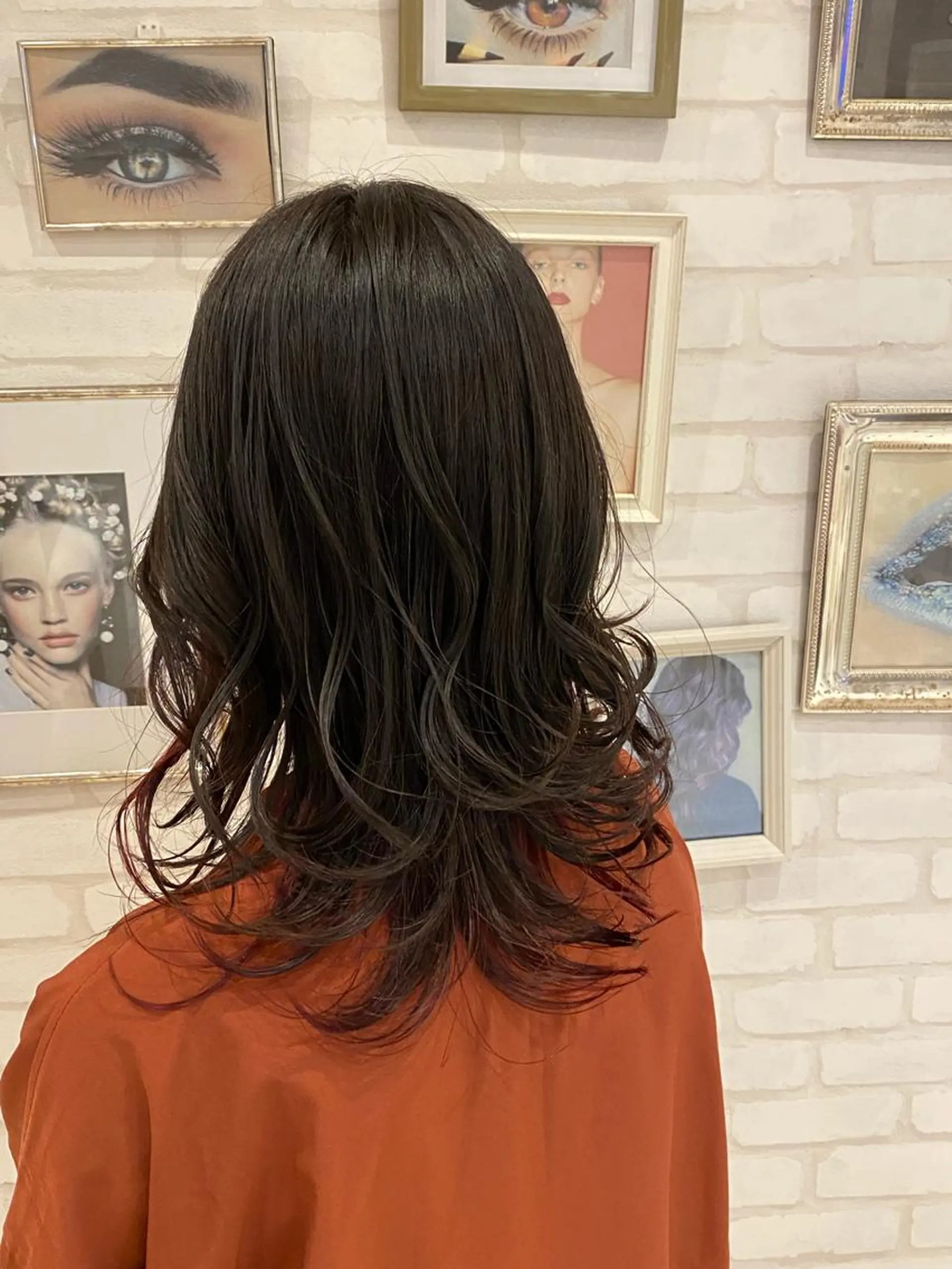 セミロング ウルフカット 尾崎 優也のヘアスタイル