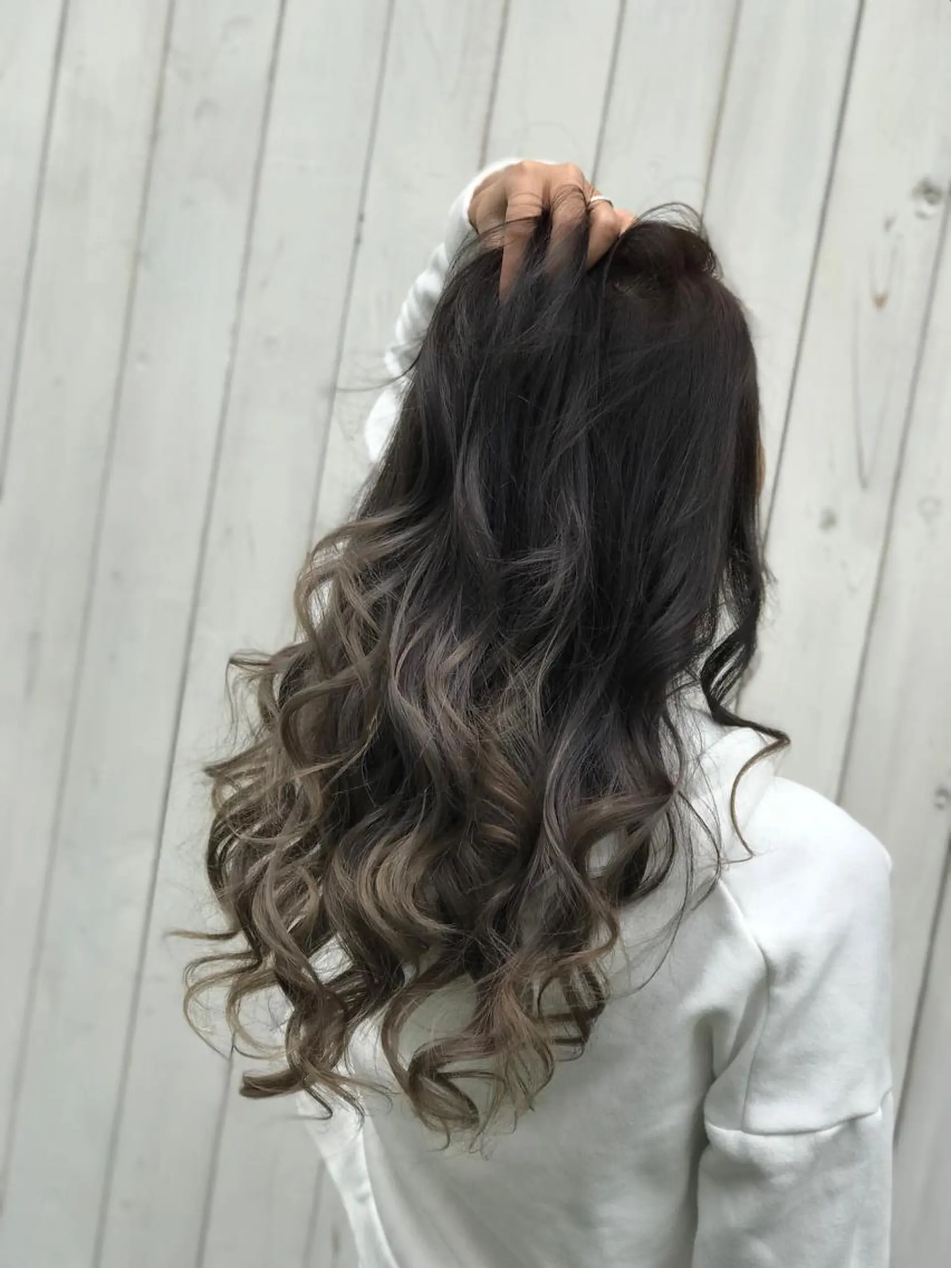 ロング カラー ベージュカラー グラデーションカラー LOHAS 関根真由美のヘアスタイル