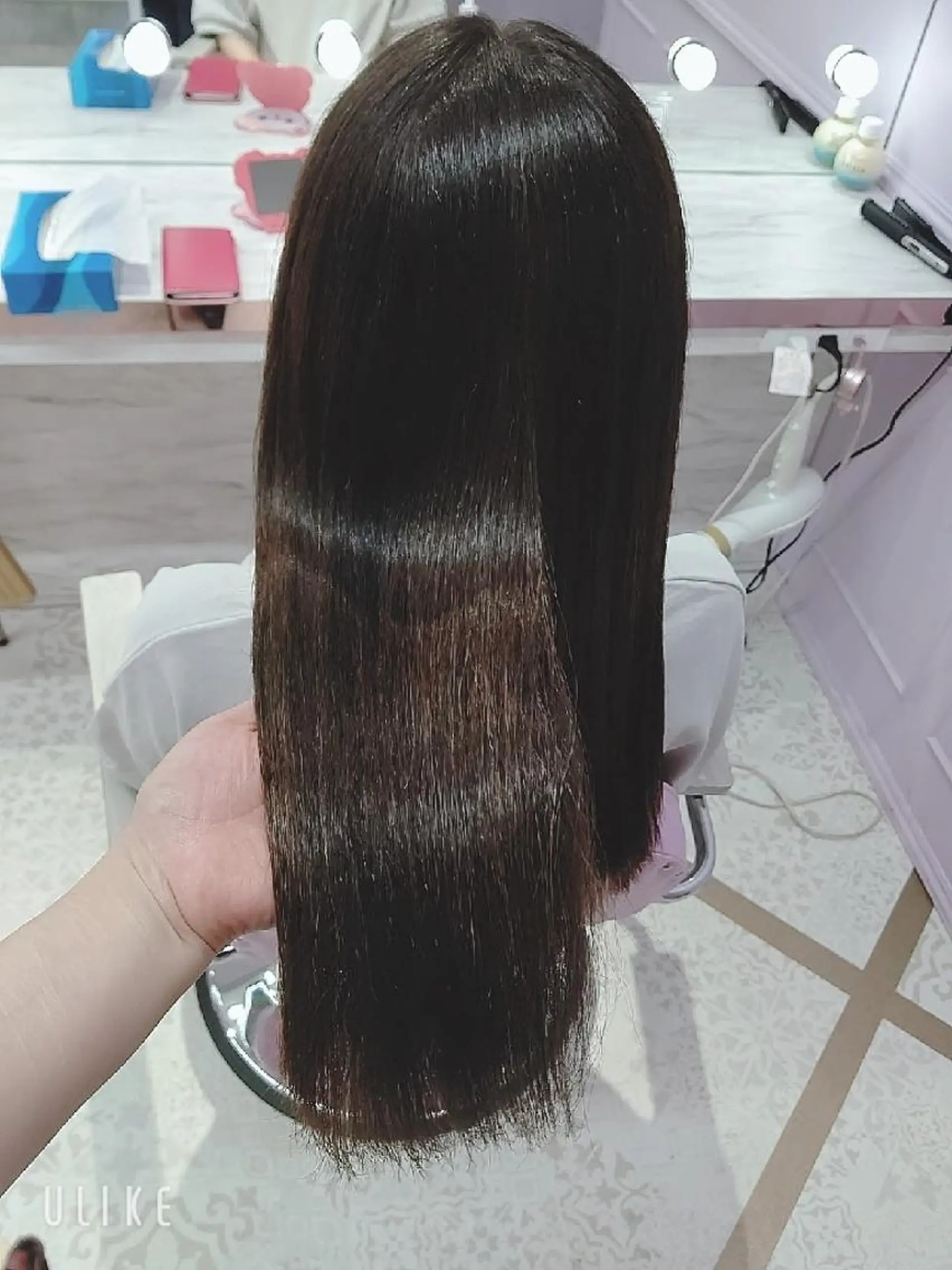 ロング 縮毛矯正 LUXBE GALLERY なんば駅前店所属・ラックスビーギャラリ ー AKICOのヘアスタイル