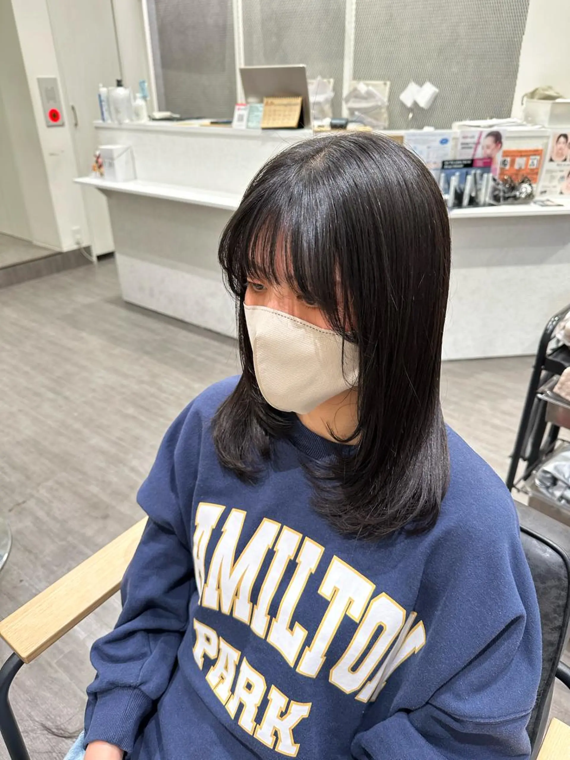 ミディアム 顔まわりレイヤー レイヤーカット 上田 紗也のヘアスタイル