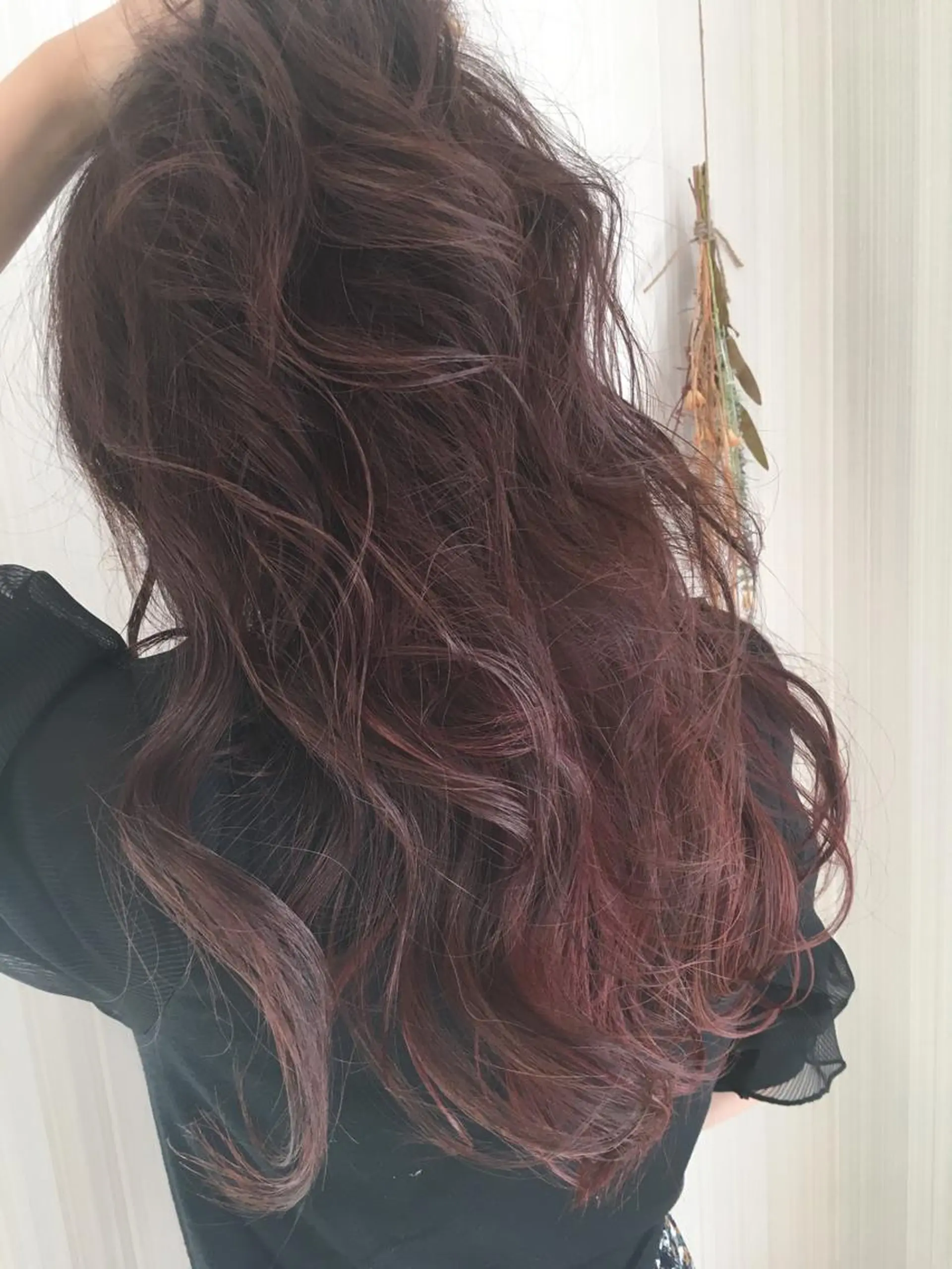 セミロング カラー インナーカラー レッドカラー ヘアカラー トリートメント ハイトーン/ブリーチ 山崎　悠次のヘアスタイル