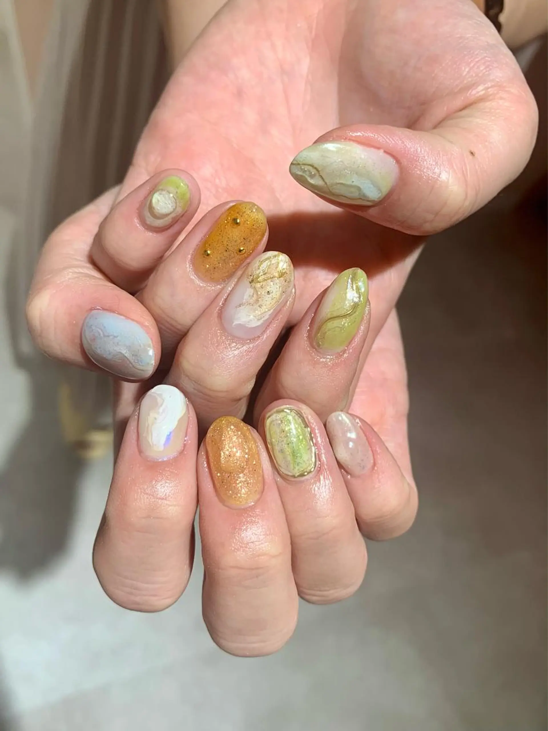 ネイル オーロラネイル ニュアンスネイル ピスタチオネイル ぷっくりネイル ハンドネイル hiyo🫧ネイル /渋谷💍🎀のネイルデザイン