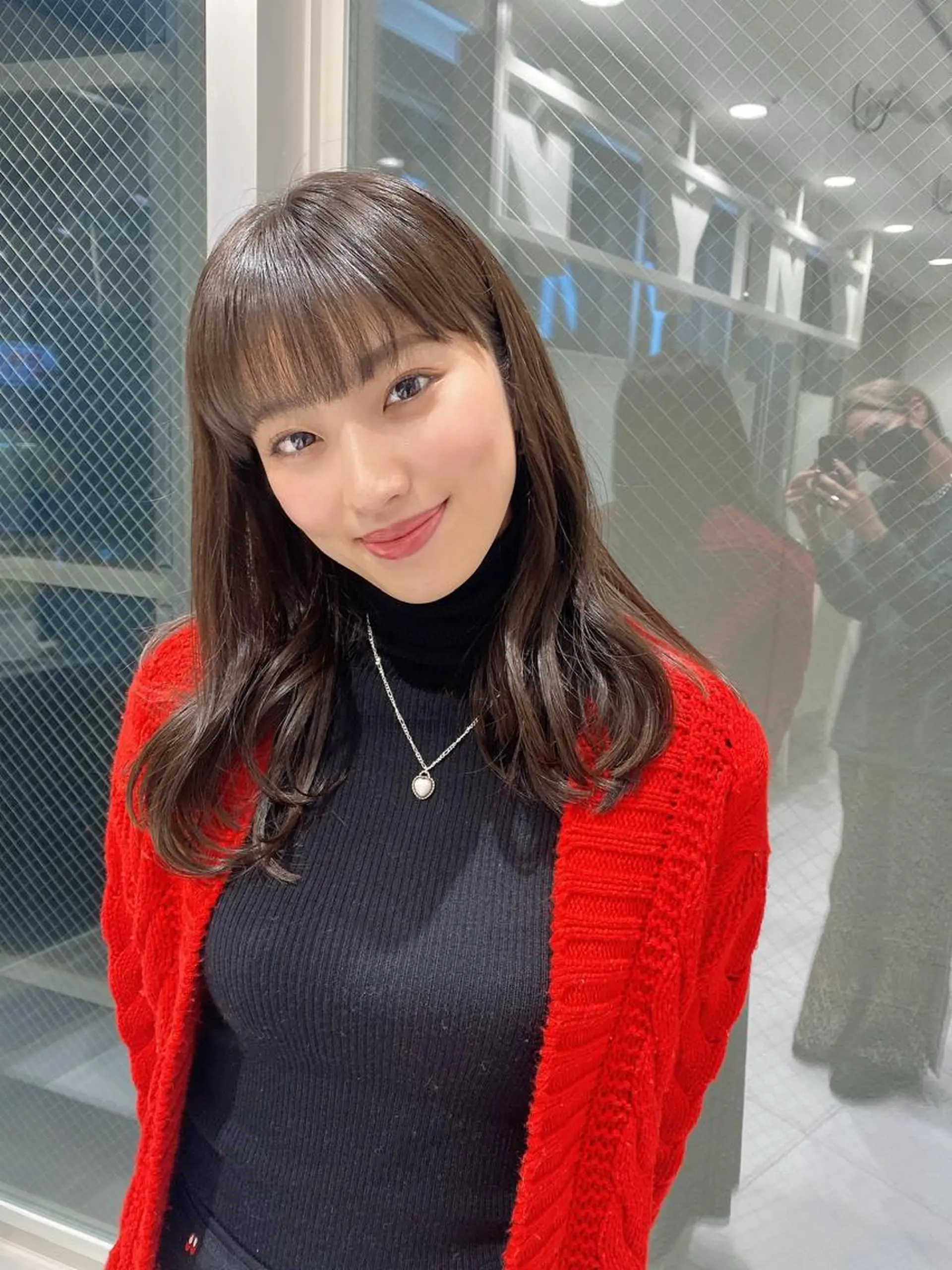 セミロング カラー オリーブカラー ウルフカット／吉村 桃子のヘアスタイル