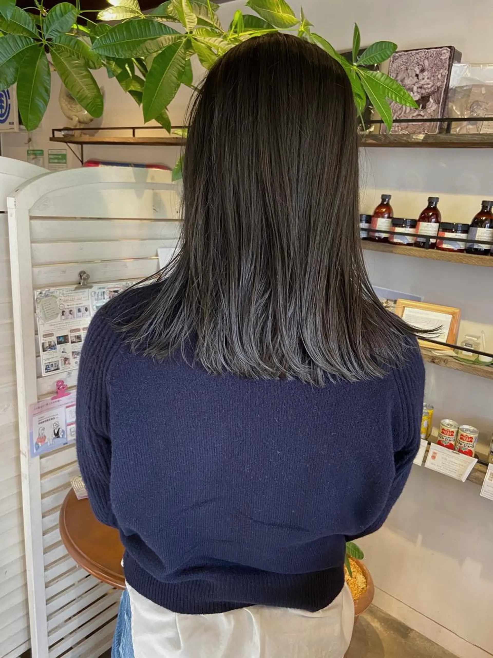 セミロング カラー ヘアカラー 吉川 愛美李のヘアスタイル
