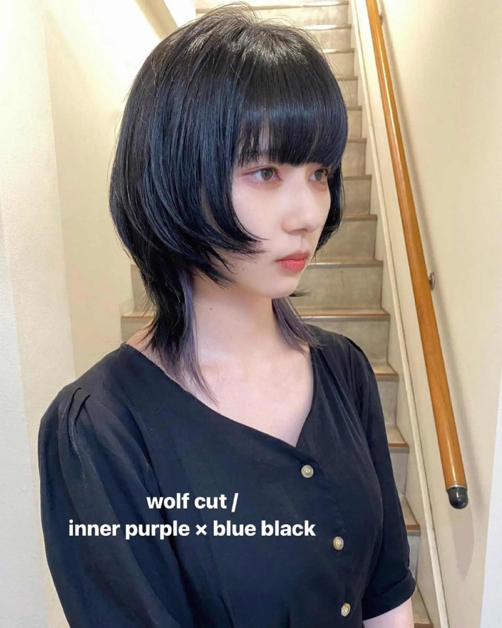 ショート カラー 黒髪 ブリーチ ブルーカラー ブルーブラック ハイトーンカラー カット ヘアカラー トリートメント RAIMA ハイトーン/ベージュのヘアスタイル