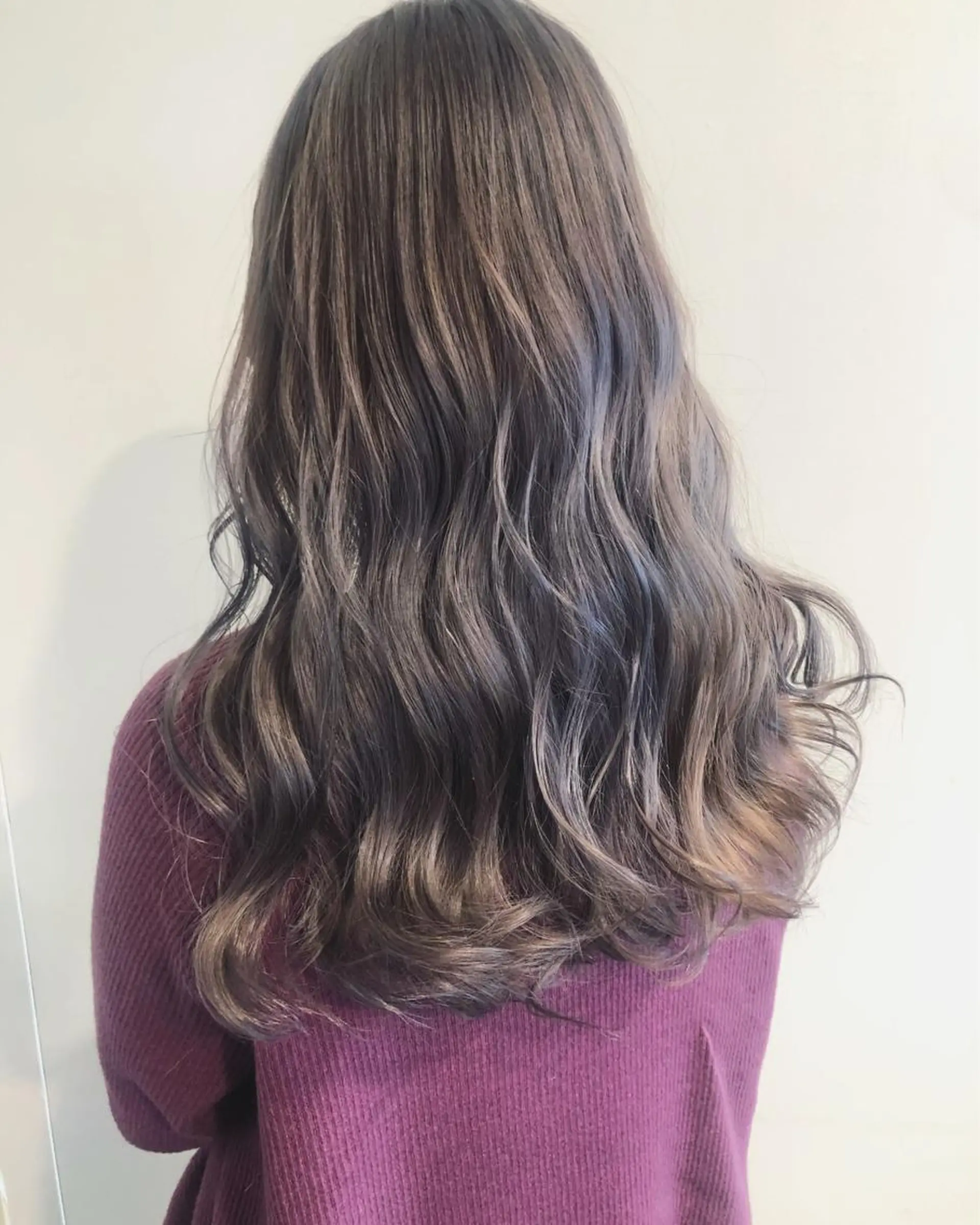 ロング パープルカラー カット ヘアカラー トリートメント 西本 夏美のヘアスタイル