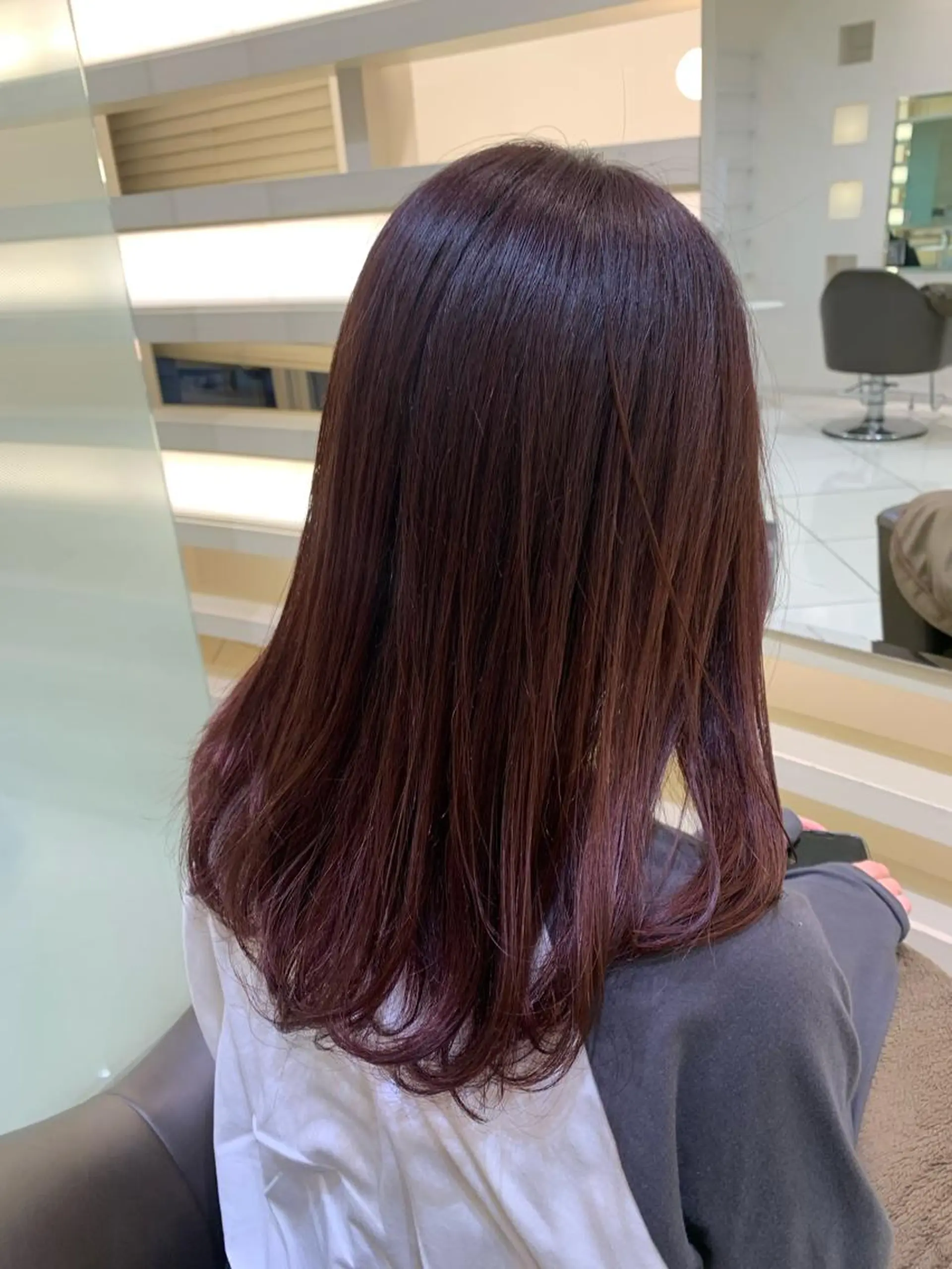 セミロング カット ヘアカラー 韓国レイヤー🪽 耳ツボジュエリーのヘアスタイル