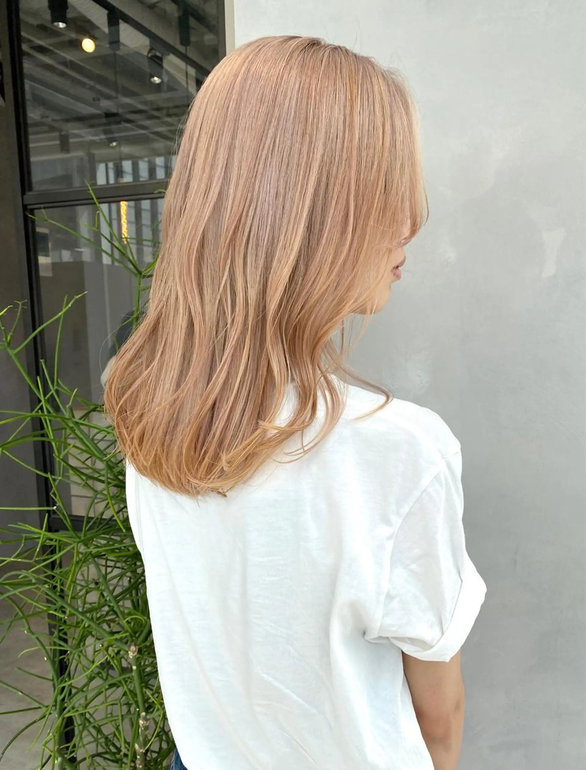 ミディアム カラー 艶ハイトーンブリーチ 🌈小林侑雅のヘアスタイル