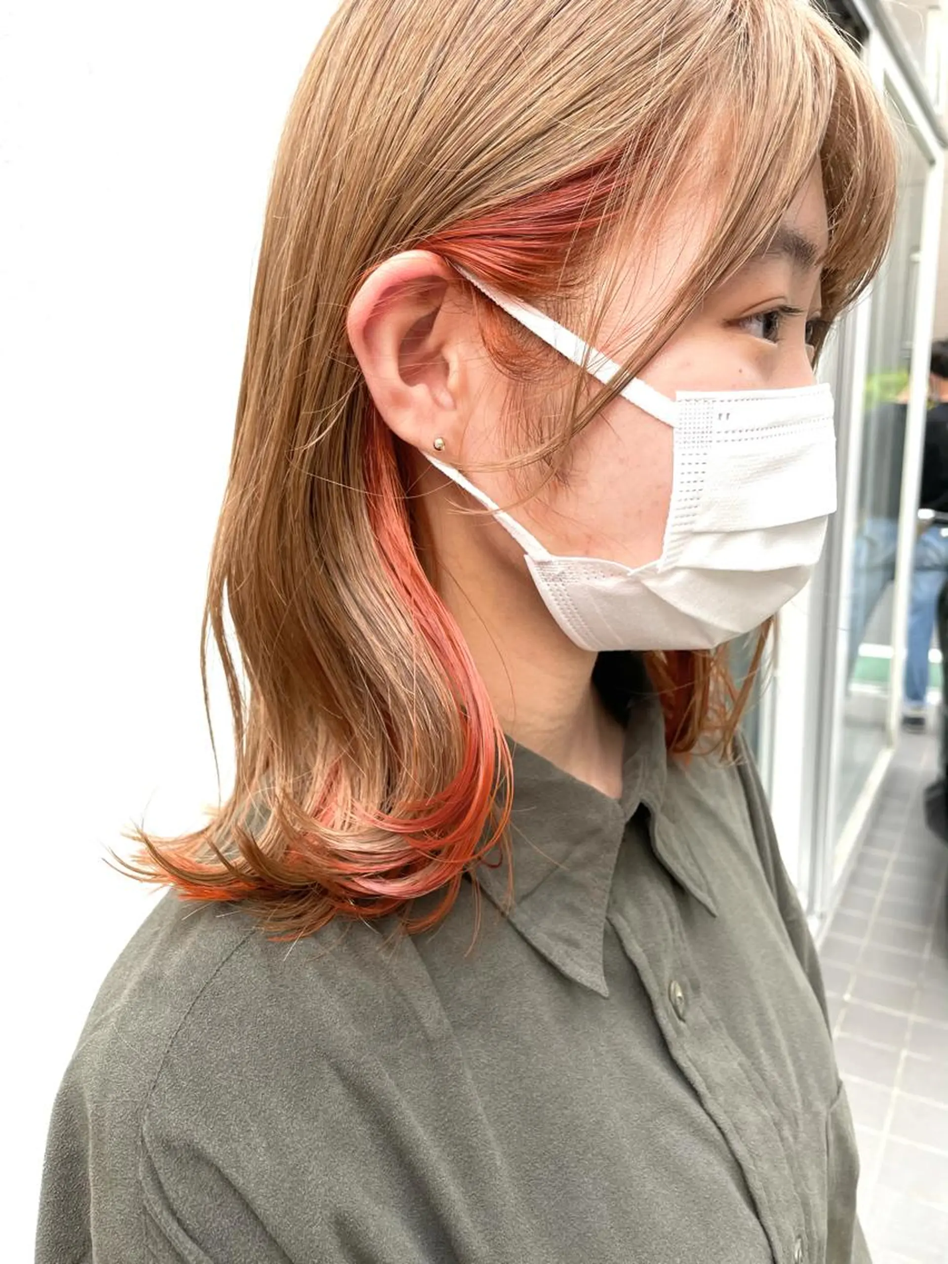 セミロング カラー インナーカラー オレンジ カット ヘアカラー chama レイヤーカットのヘアスタイル