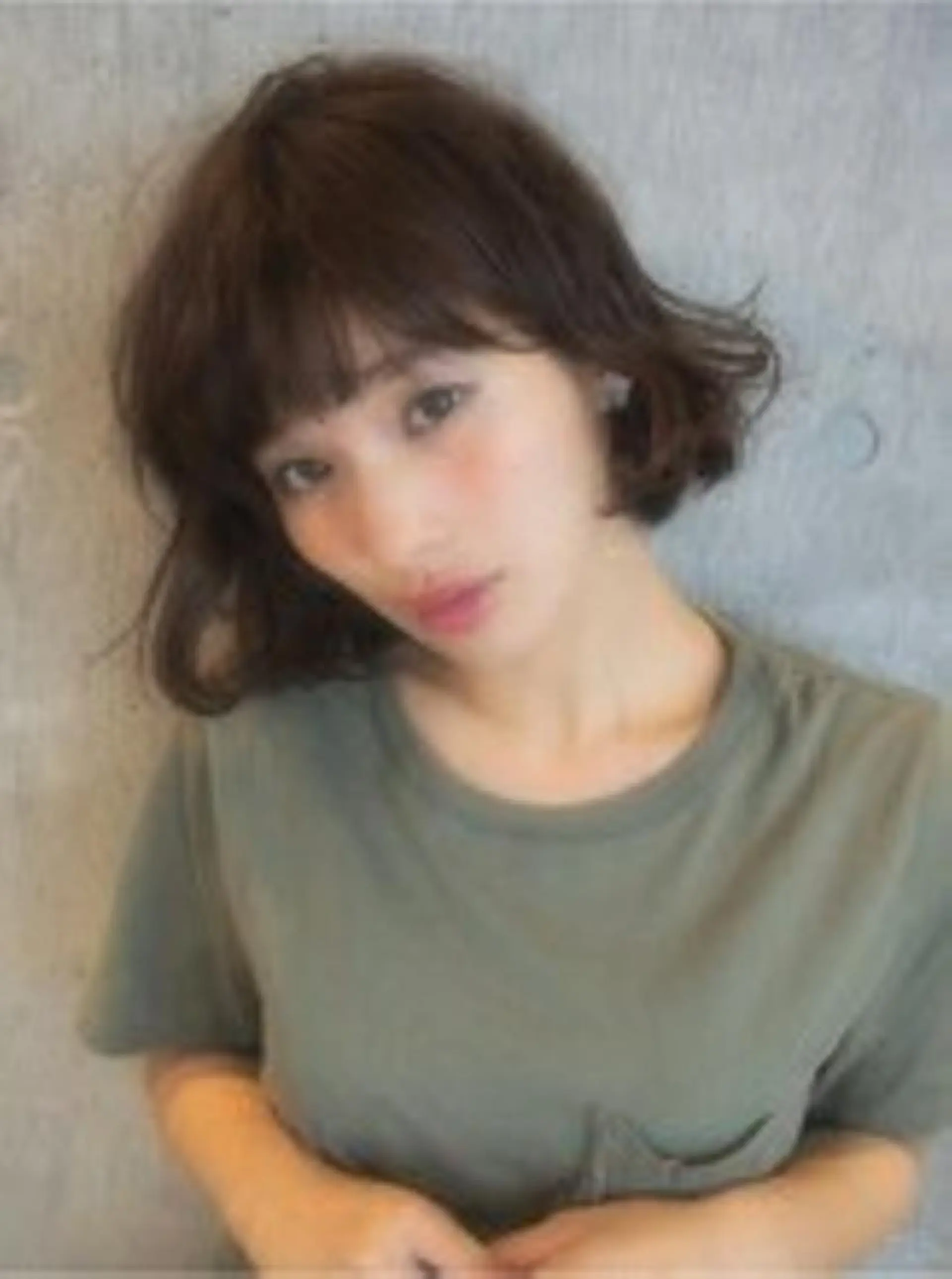 ミディアム カット ヘアカラー トリートメント ＦＵＮＩＣ ファニックのヘアスタイル