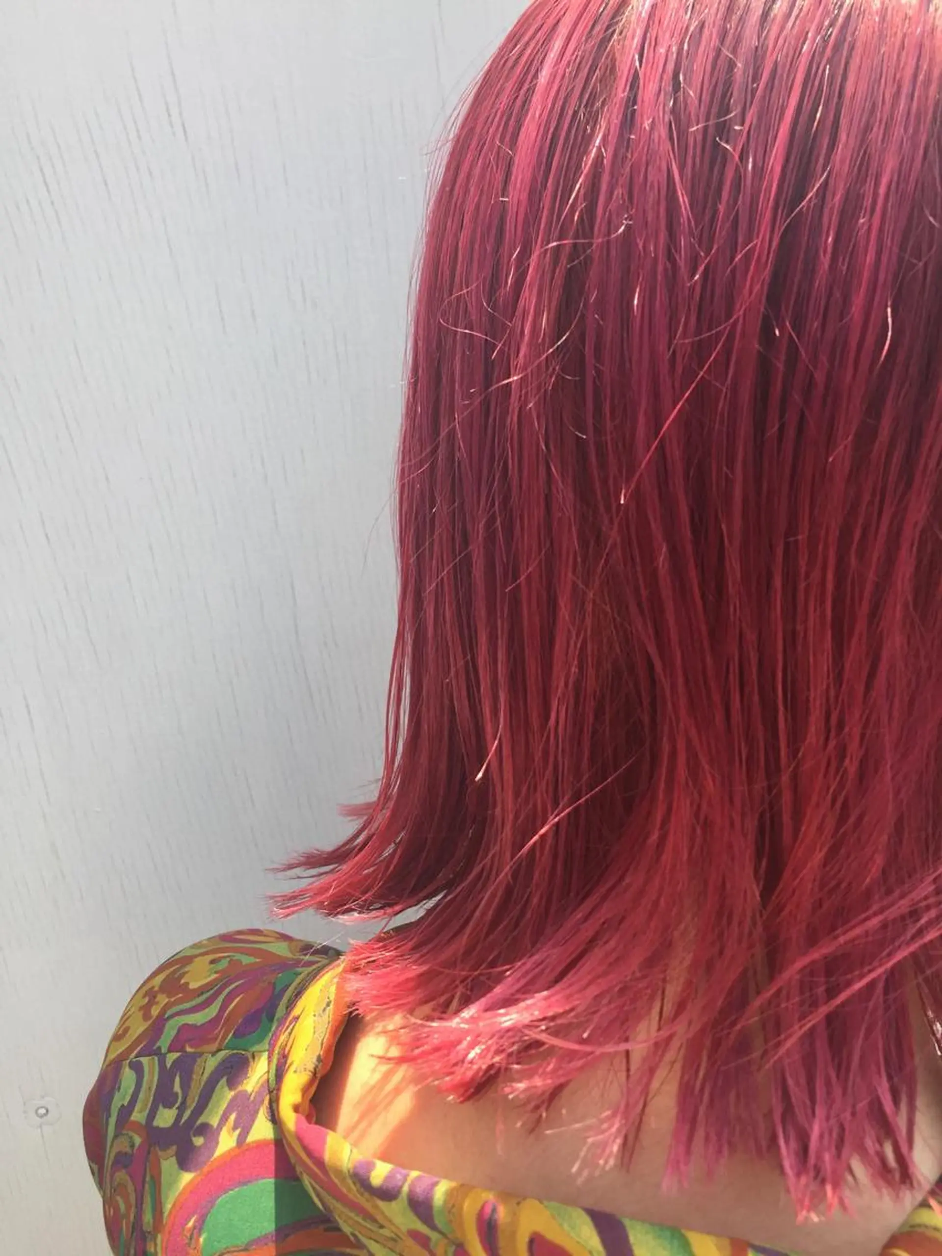 ショート カラー ブリーチ 透明感カラー ピンクカラー レッドカラー ニシオカ タクヤのヘアスタイル