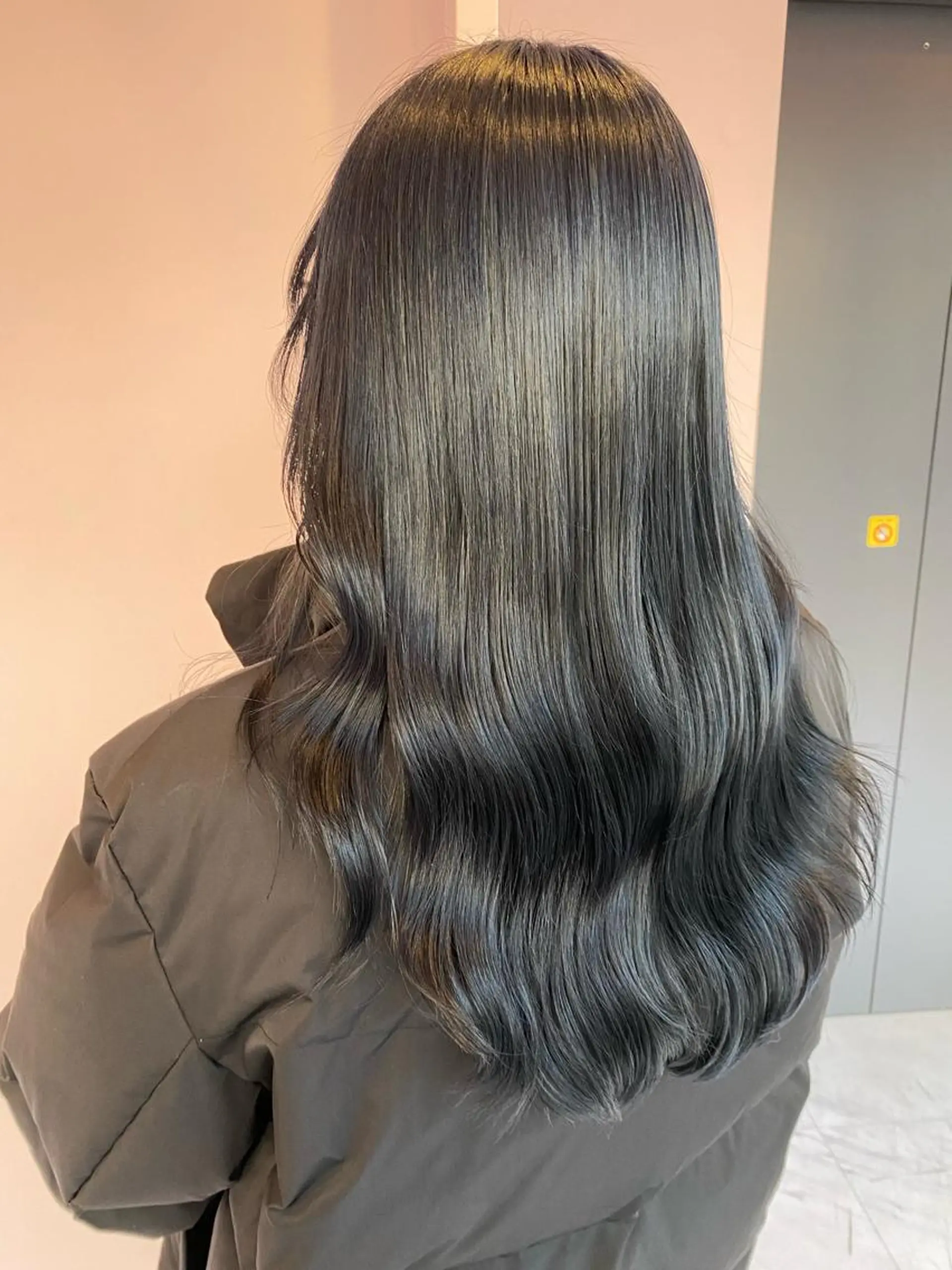 カラー 黒髪 ブリーチ ブルーカラー ブルーブラック ブリーチなしカラー ヘアカラー トリートメント ヘアセット 楓🦋韓国系レイヤー / 透明感カラー🤍のヘアスタイル