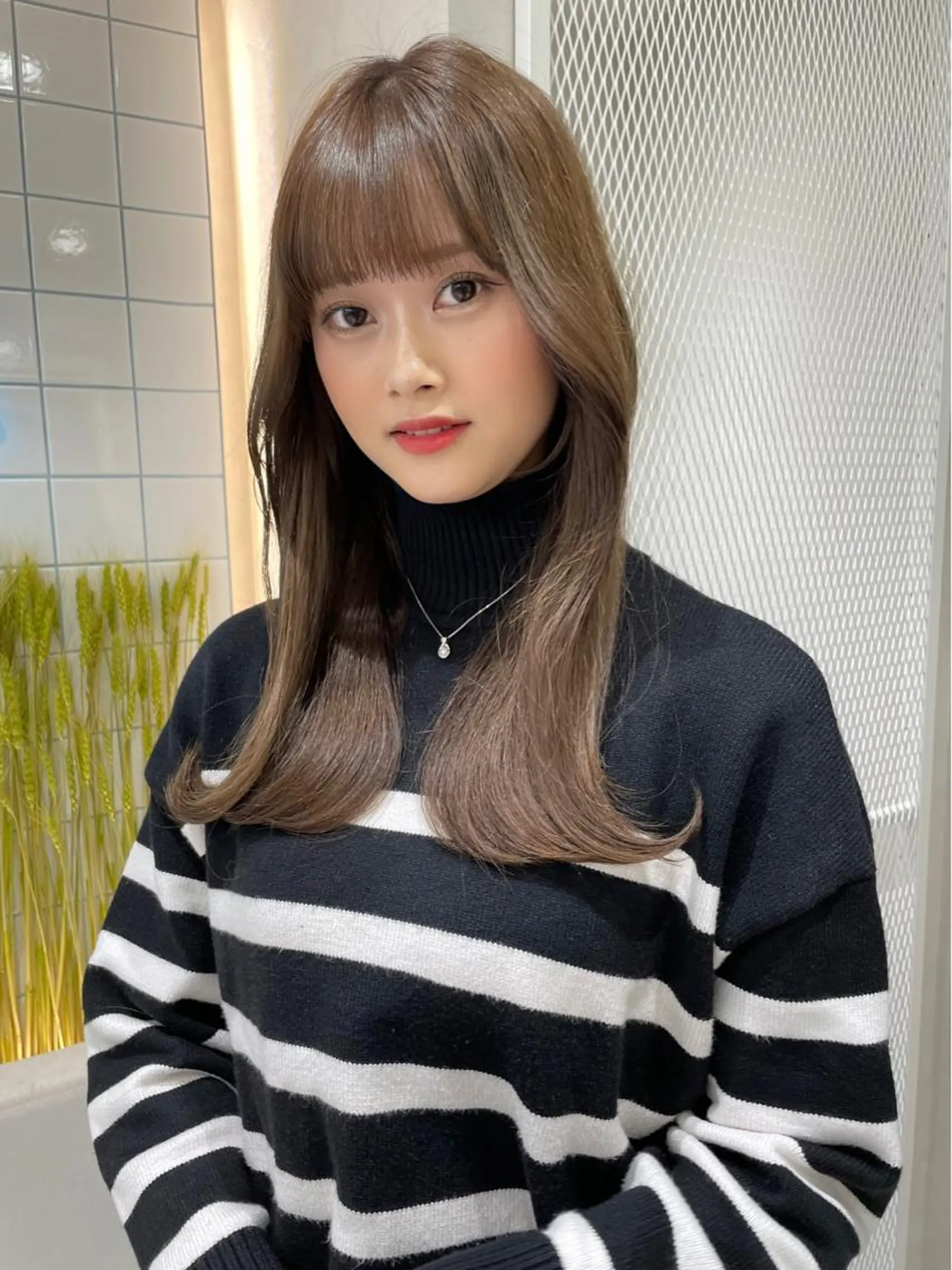ミディアム 韓国風カラー エクステ 顔周りカット 髪質改善 韓国風ヘア カット ヘアカラー トリートメント Lond  lea 🦋ayana🦋のヘアスタイル