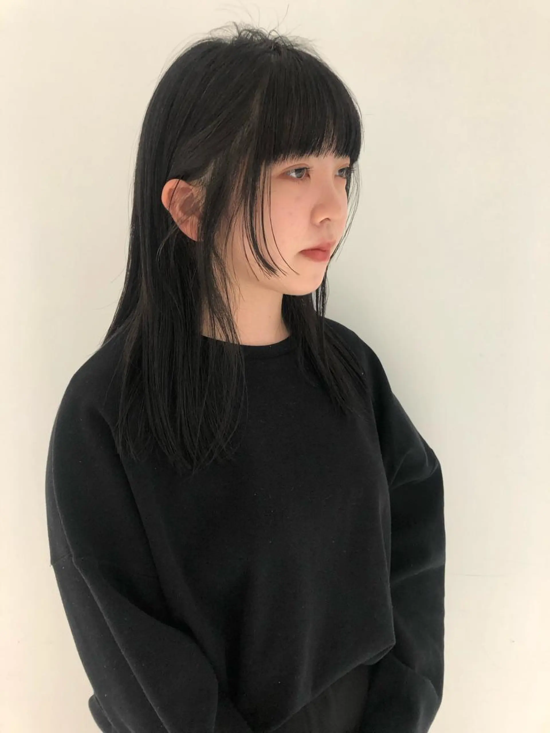 セミロング カラー 黒髪 古屋 花織のヘアスタイル