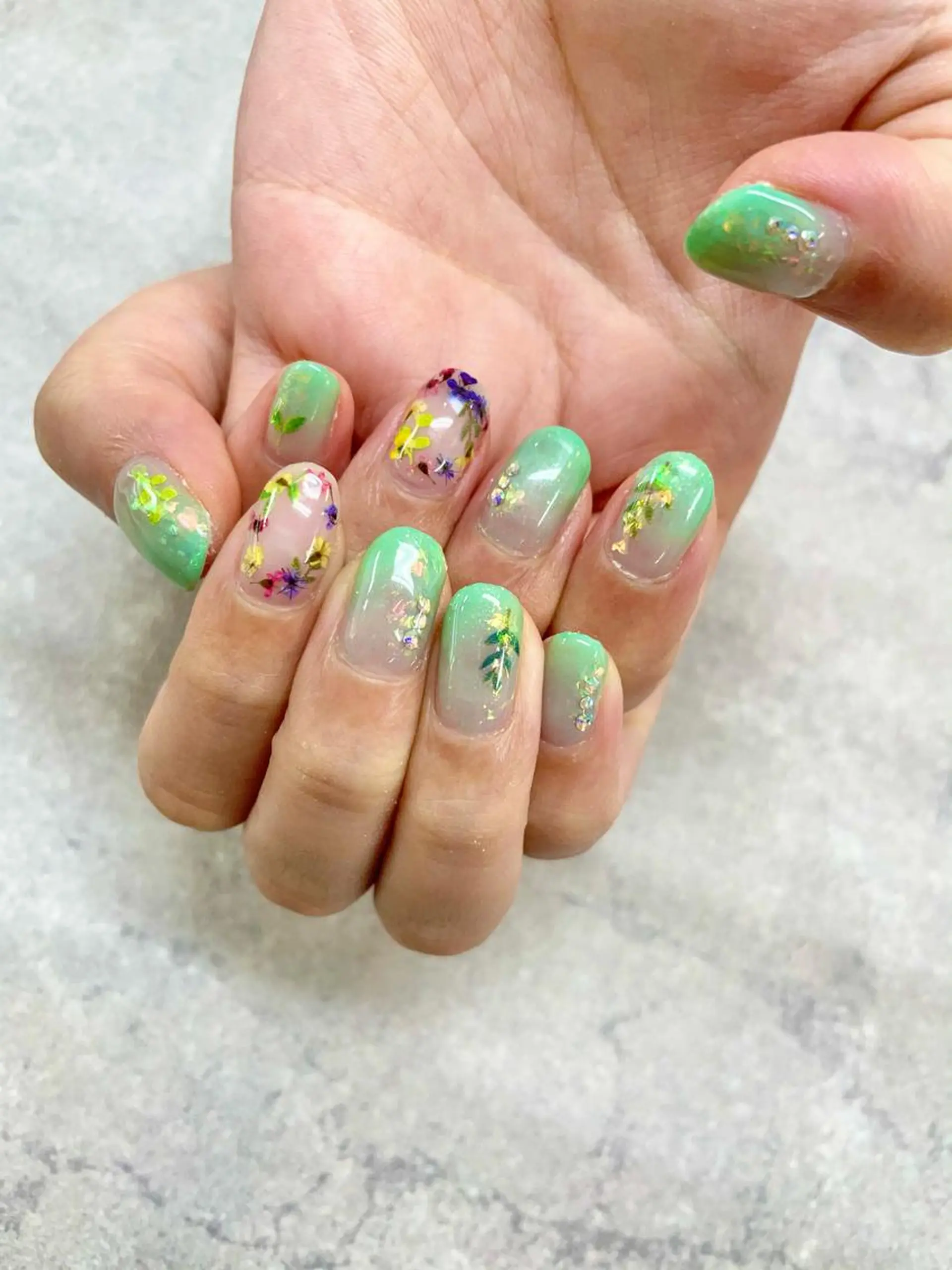 ネイル オーロラネイル グラデーション グリーン ハンドネイル .N YUKIのネイルデザイン