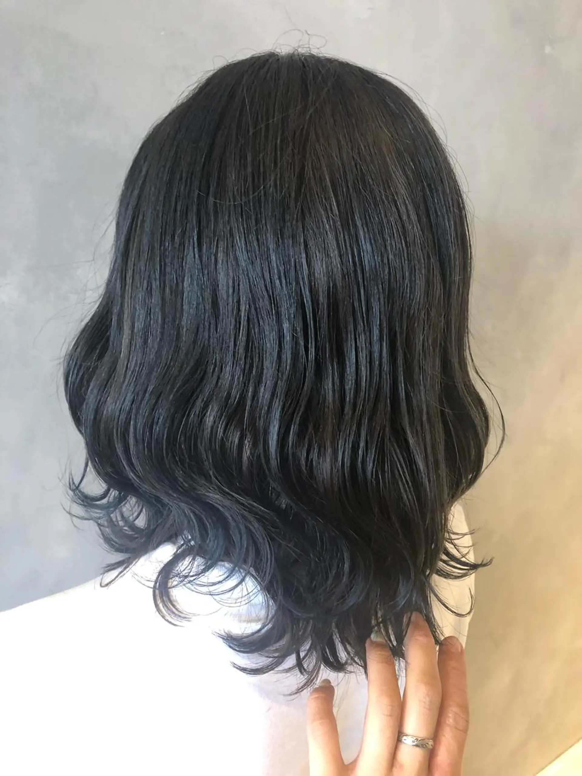 ミディアム カラー 黒髪 長谷川 沙紀のヘアスタイル