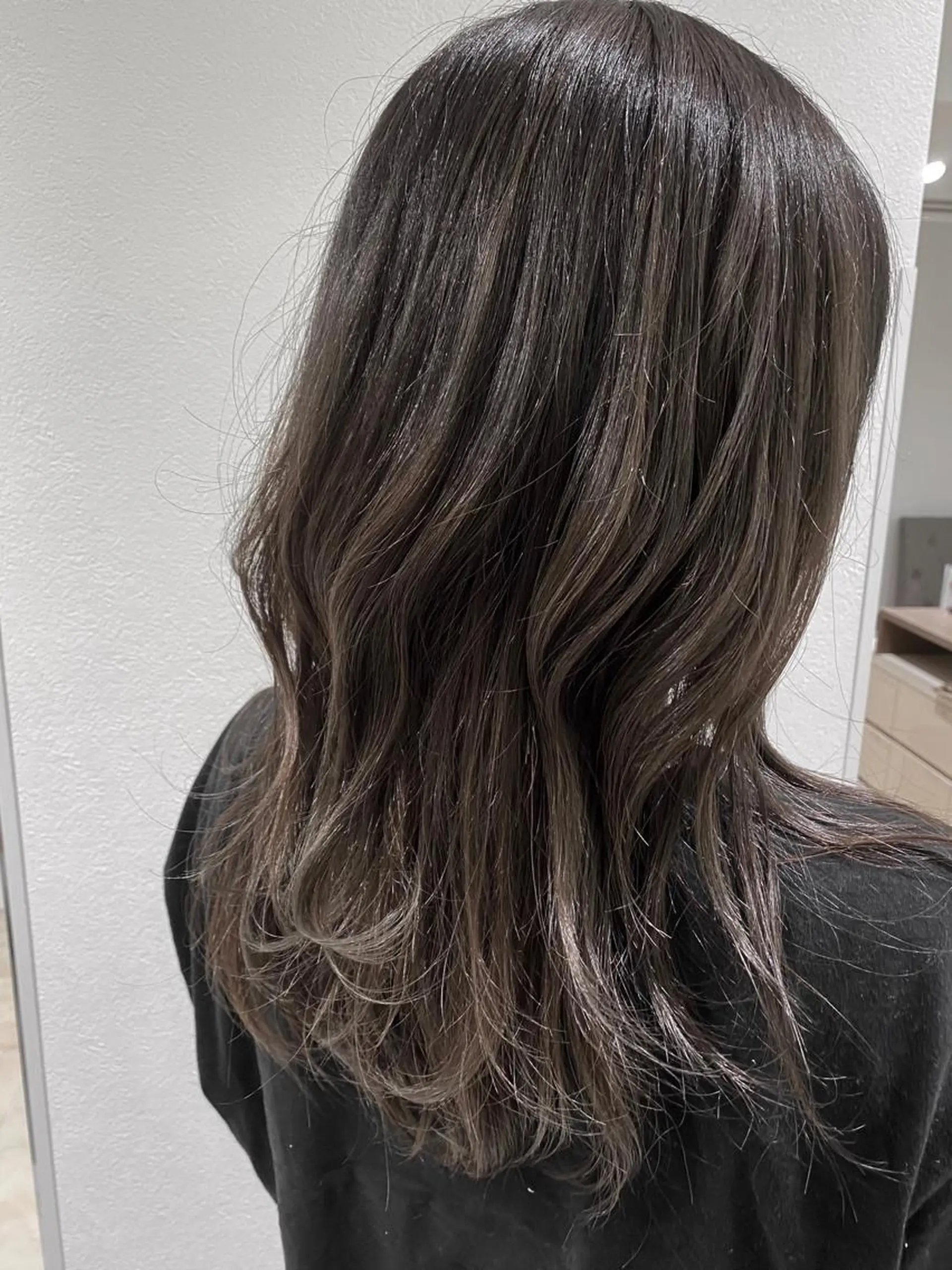 セミロング カラー グレージュ 西山梨々【12/1〜 産休を頂きます🎀】のヘアスタイル