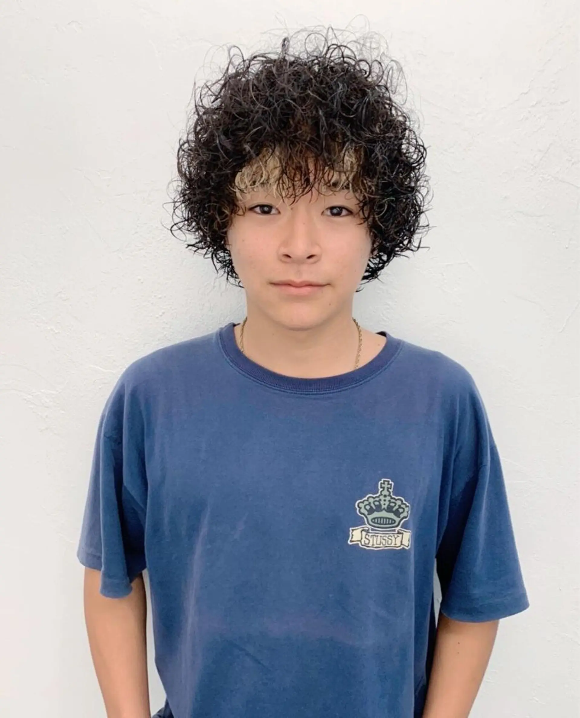 ショート カラー パーマ メンズ メンズバレイヤージュ メンズブリーチ センターパート フェードカット メンズハイライト yiye 青山所属・無料カットモデル募集 🌱ひょうがのヘアスタイル