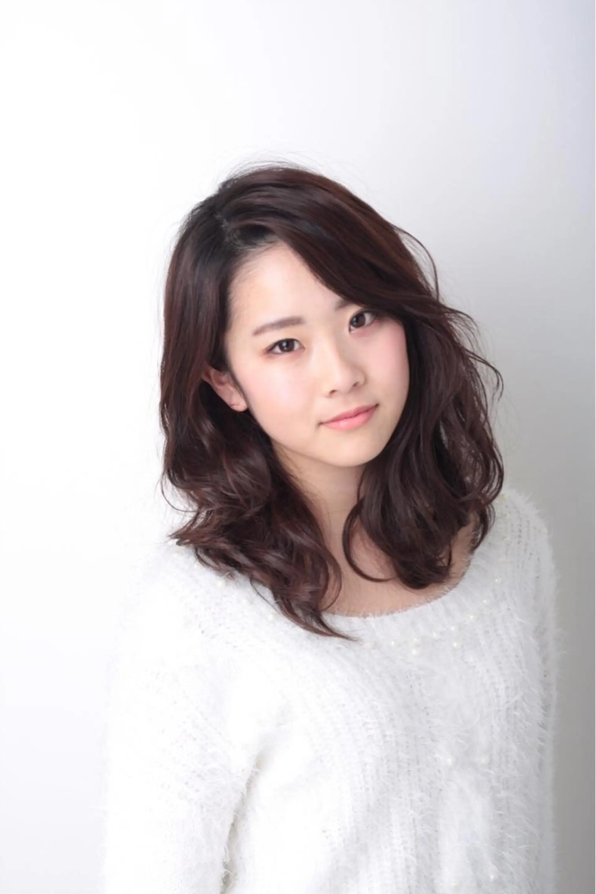 セミロング カラー RESBORN所属・長岡 大偉のヘアスタイル