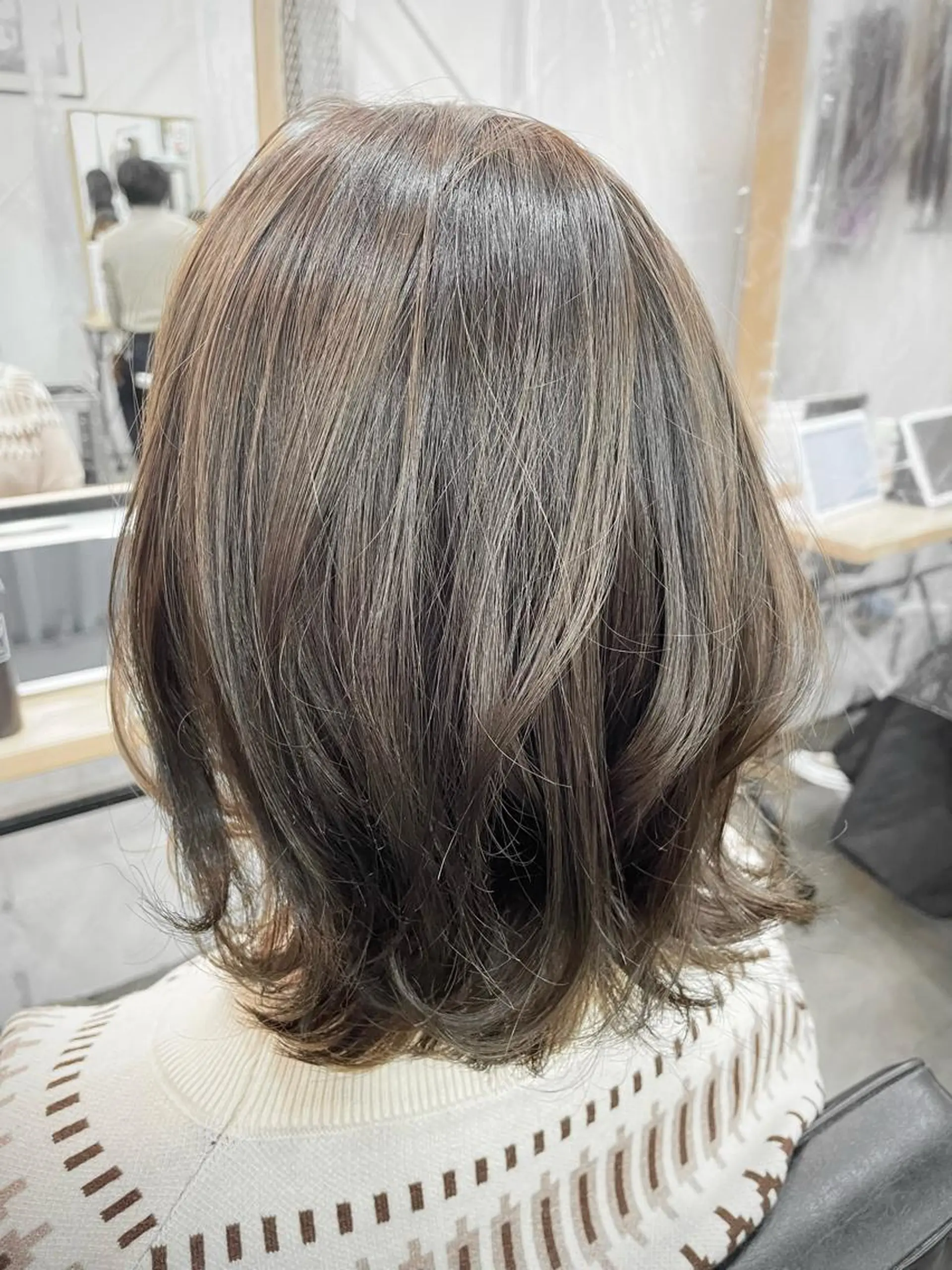 ミディアム カラー ヘアアレンジ グレージュ カット ヘアカラー トリートメント CARAT堺東 Aujua認定サロンのヘアスタイル