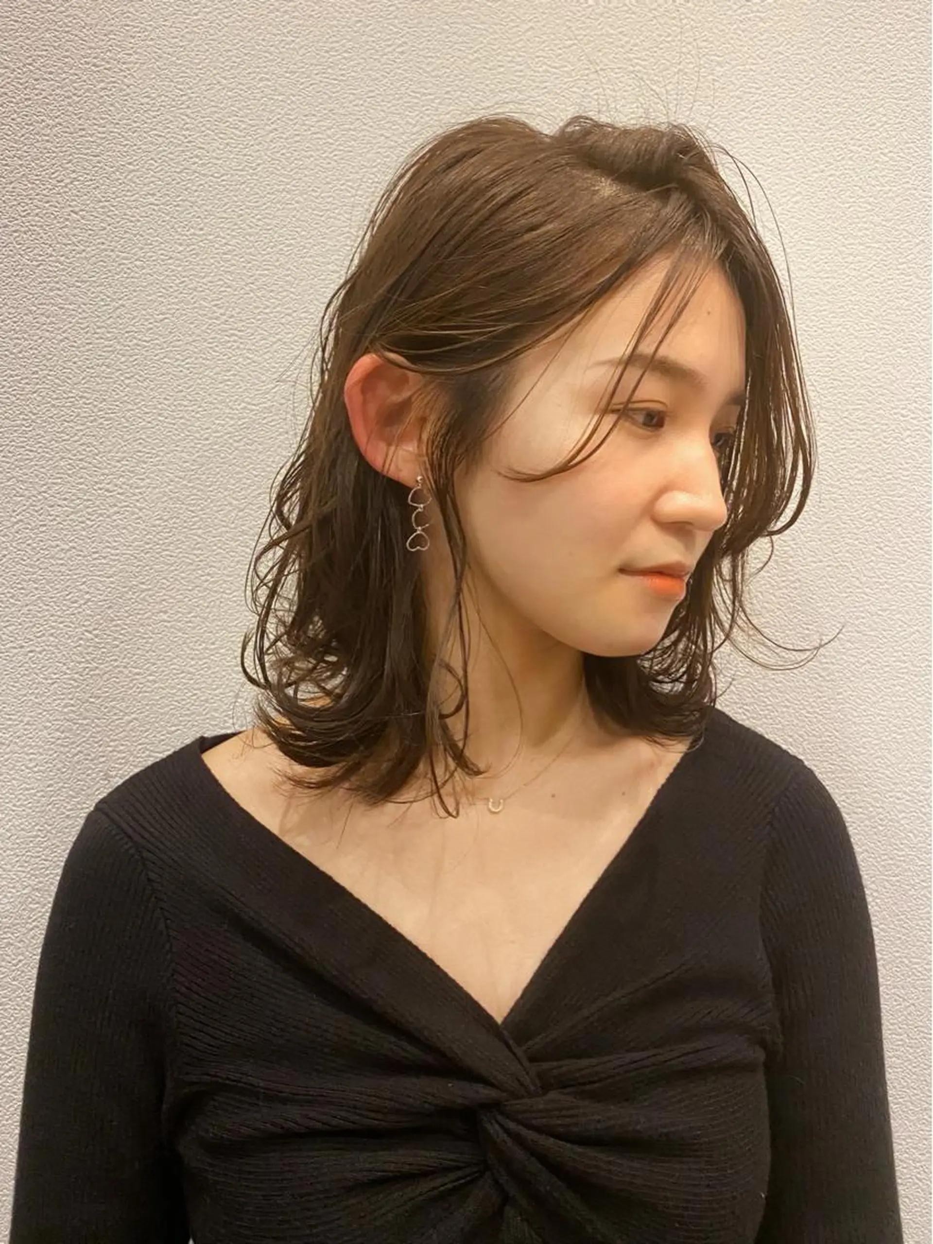ミディアム カラー カット ヘアカラー トリートメント 岡田 拓也のヘアスタイル