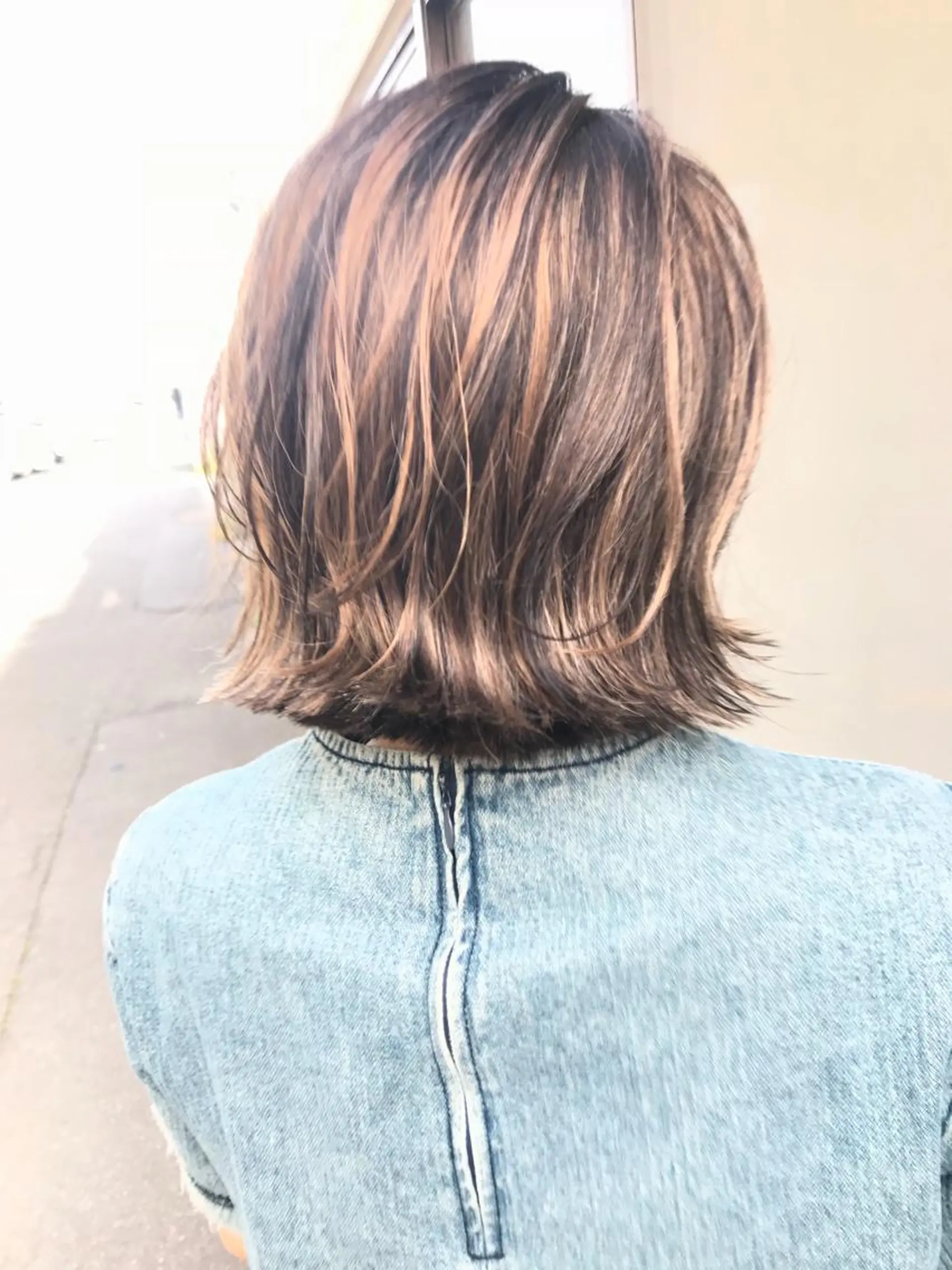 ショート カラー ヘアアレンジ 切りっぱなしボブ バレイヤージュ ブリーチ グラデーションカラー ハイライトカラー Mariana/ 鶴原-ハイライトのヘアスタイル