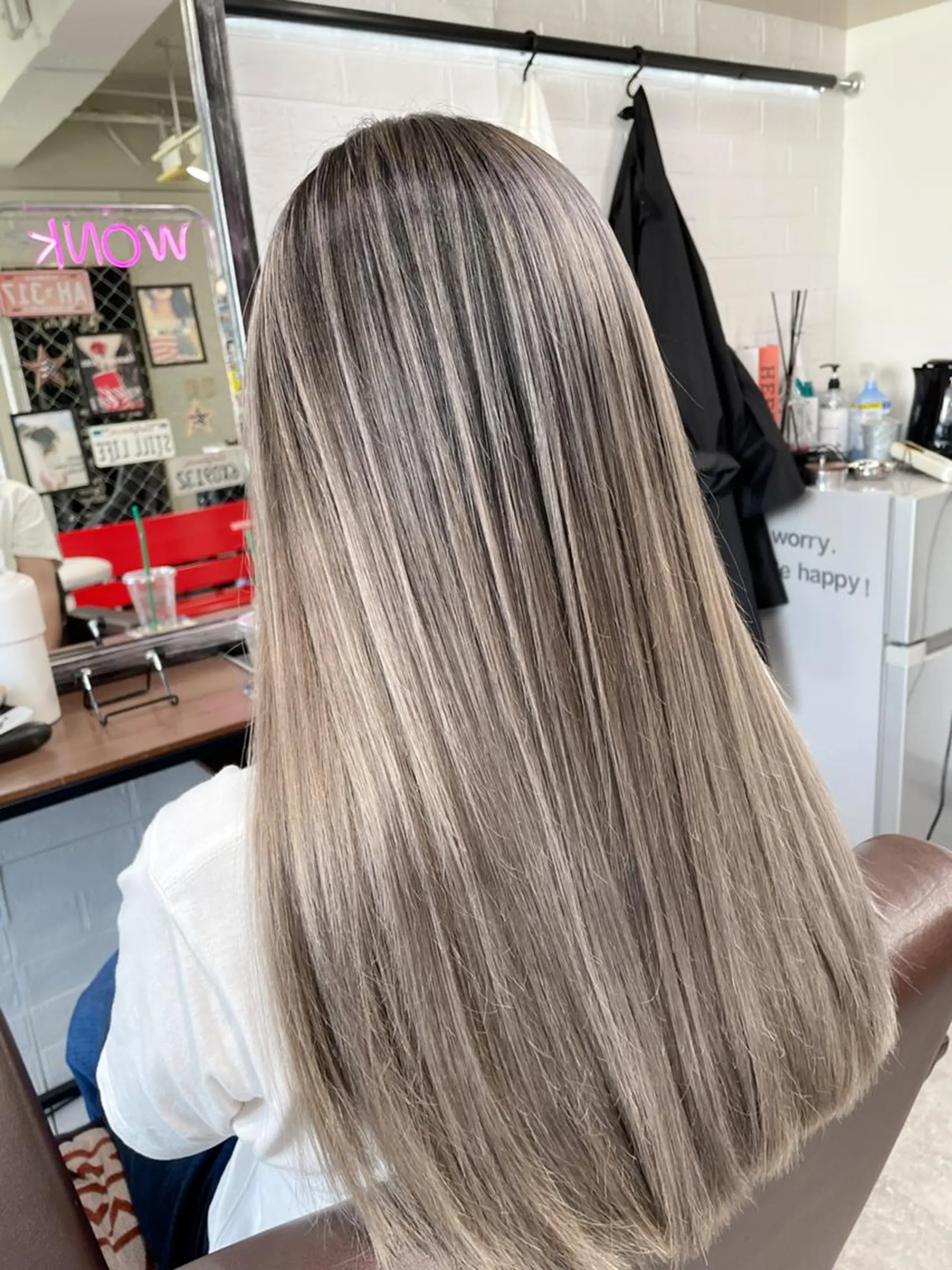 ロング カラー バレイヤージュ レイヤーカット ロング カット 縮毛矯正 トリートメント WONK. ウォンク 心斎橋のヘアスタイル