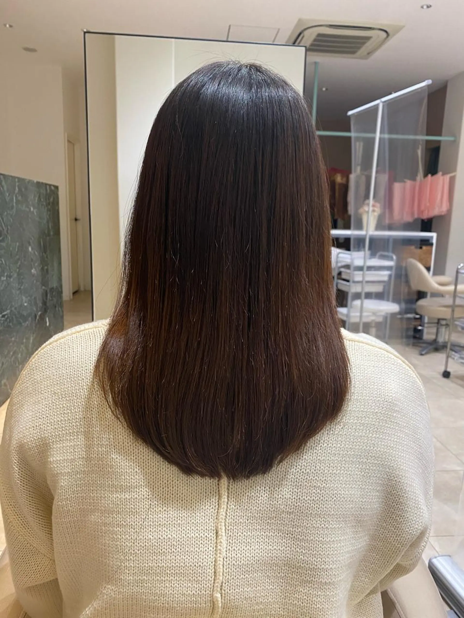 セミロング 酸性ストレート タナカ レイヤのヘアスタイル