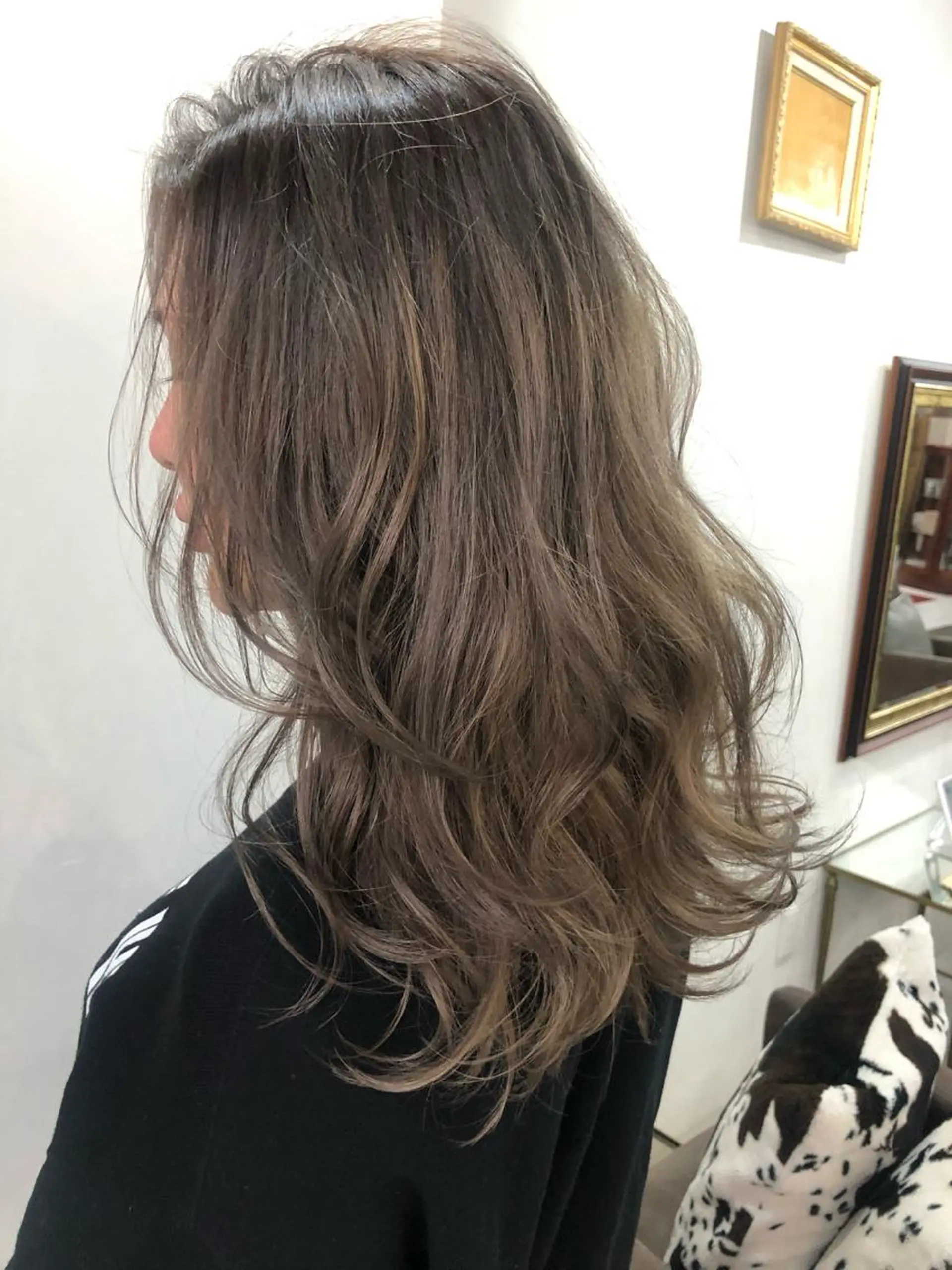 ロング カラー グレージュ レイヤーカット エクステ（レミー毛） NINEのヘアスタイル