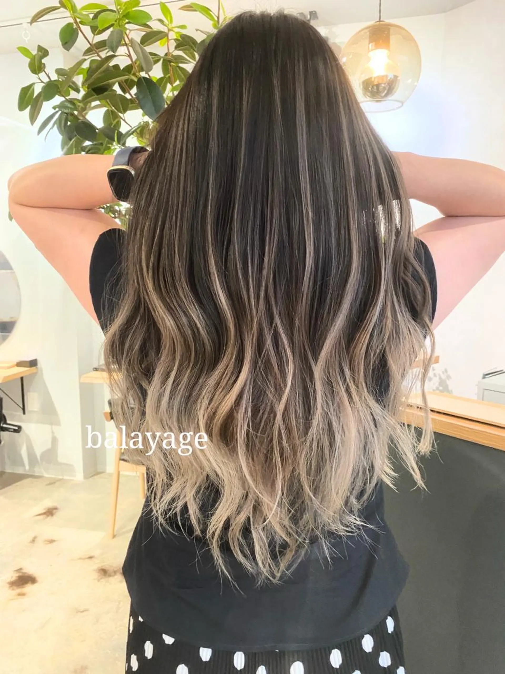 ロング レイヤーカット ヘアカラー 岸川 恭子のヘアスタイル