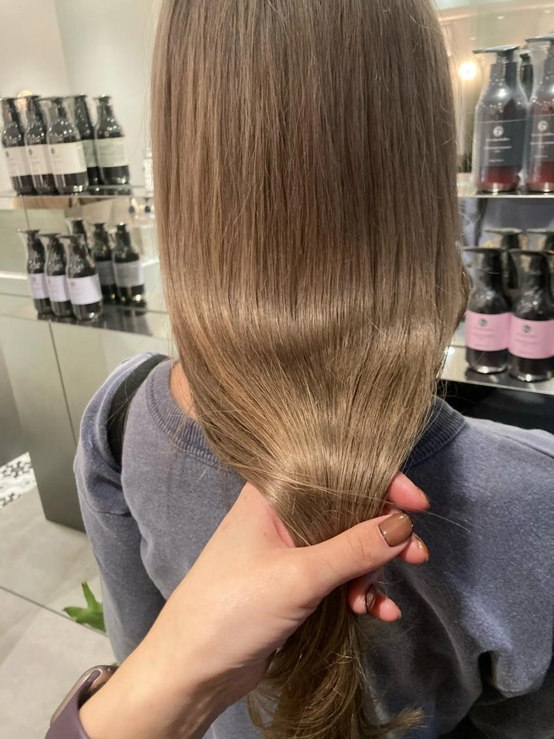 セミロング カラー ヘアアレンジ ブリーチ ケアブリーチ ヘアカラー トリートメント 垢抜け韓国風ヘア カラーMIKUのヘアスタイル