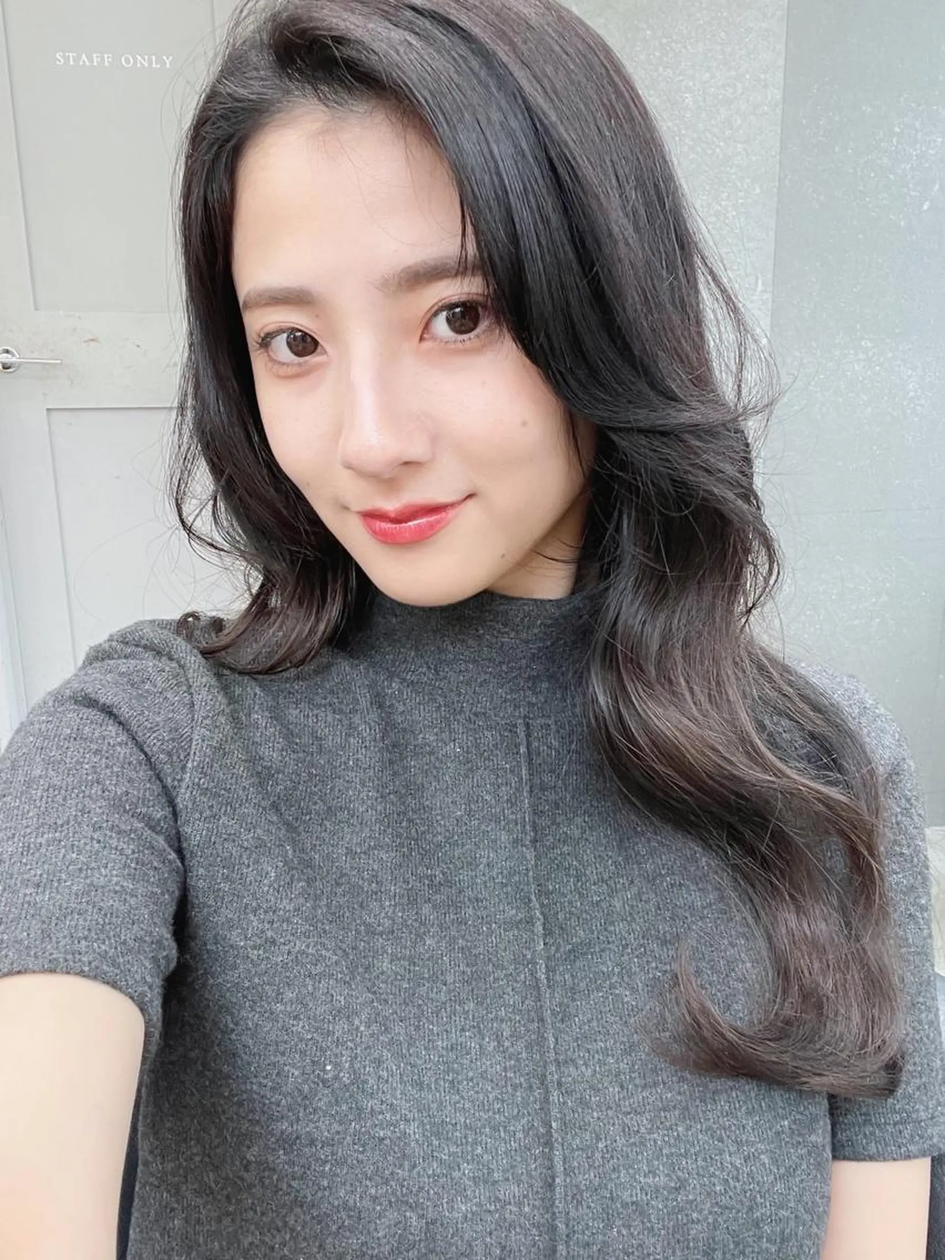 ロング カット ヘアカラー トリートメント 山本翔一郎 韓国顔周りレイヤーのヘアスタイル