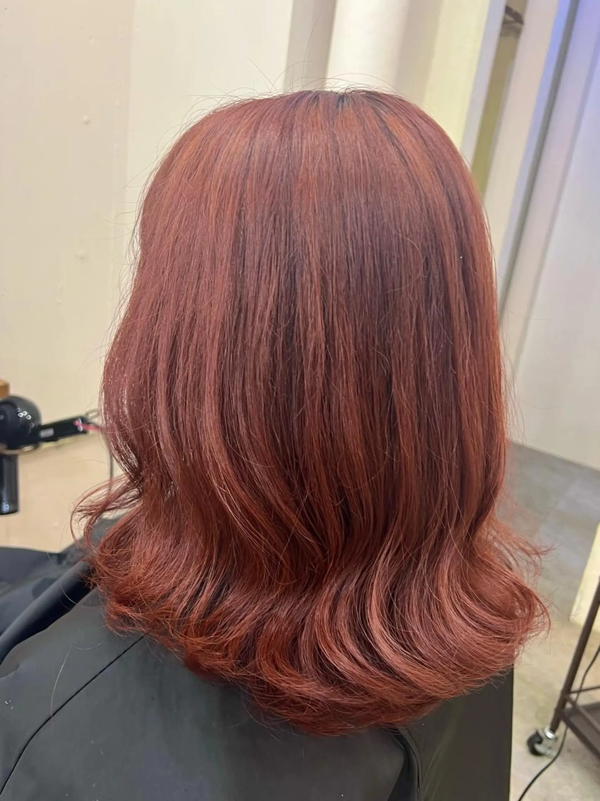 ミディアム 副店長🩷艶カラー 🧡💛リサ🫧のヘアスタイル