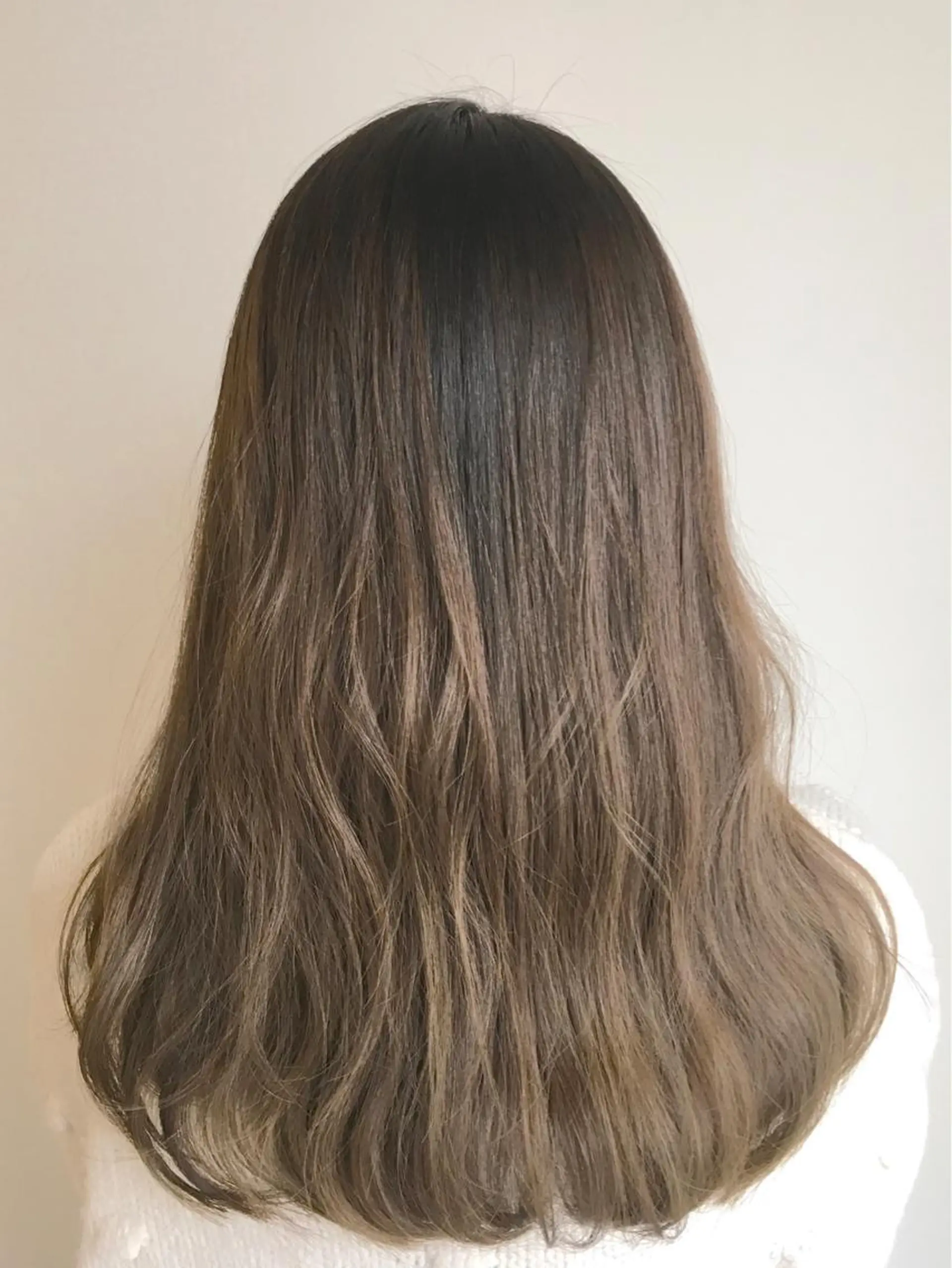 ロング カラー ベージュカラー フォギーベージュ ヘアカラー トリートメント ヘッドスパ ヘアセット go today shaire salon 本店所属・yoshi ☆のヘアスタイル