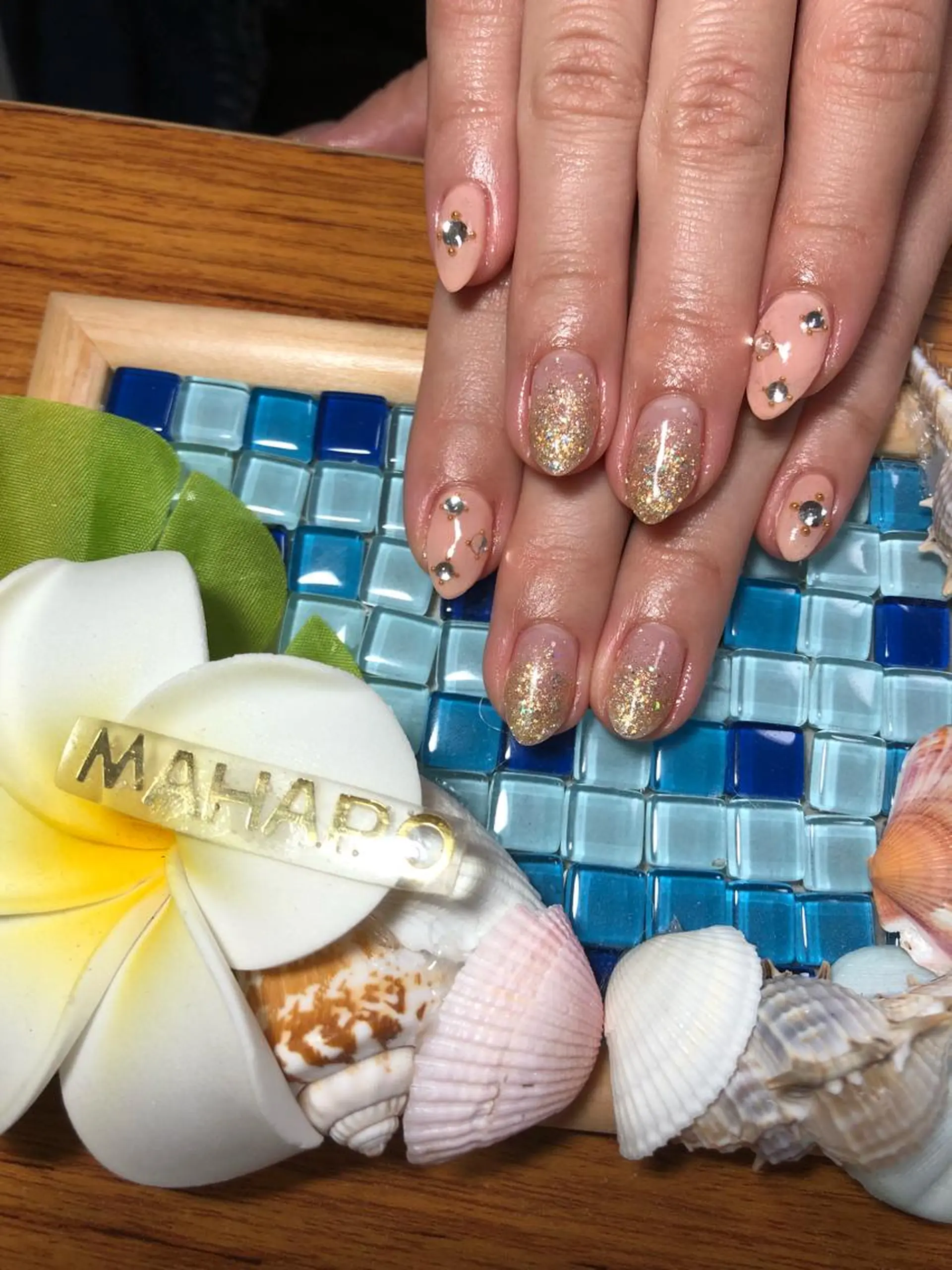 ネイル ストーンネイル MaHaRo所属・S HARUKAのネイルデザイン