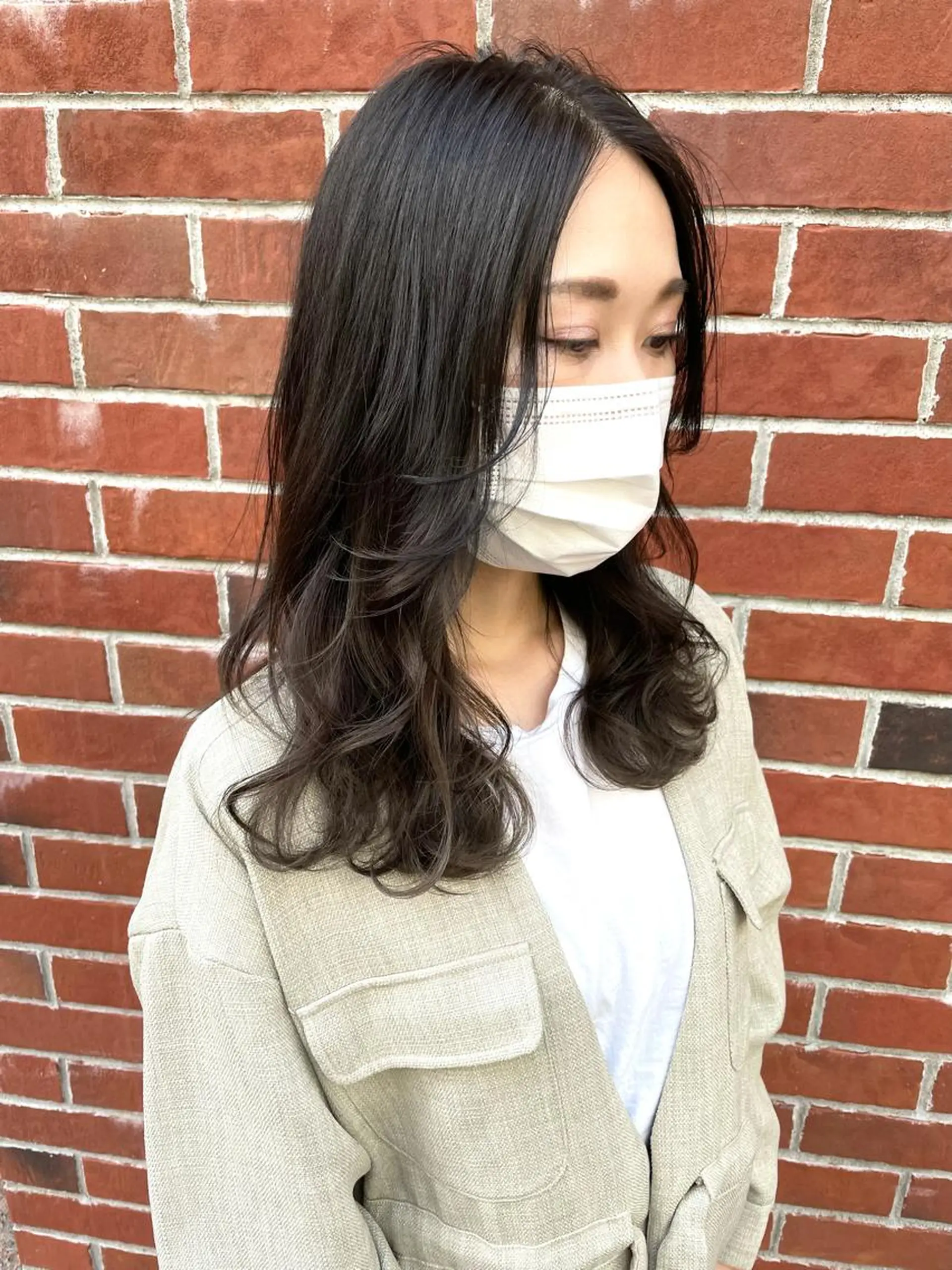 セミロング カラー ブリーチ グラデーションカラー グレージュ カット ヘアカラー トリートメント 縞田 健一のヘアスタイル