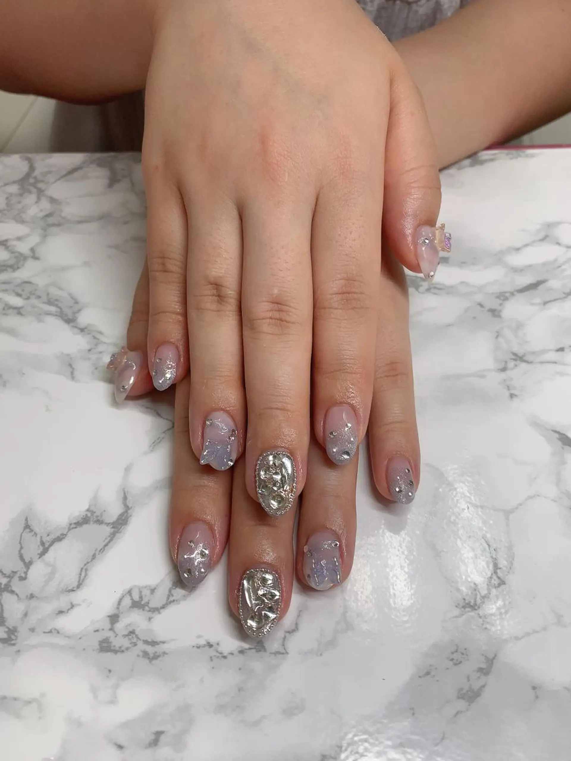 ネイル はな💎ネイル ワンホン、長さ出しのネイルデザイン