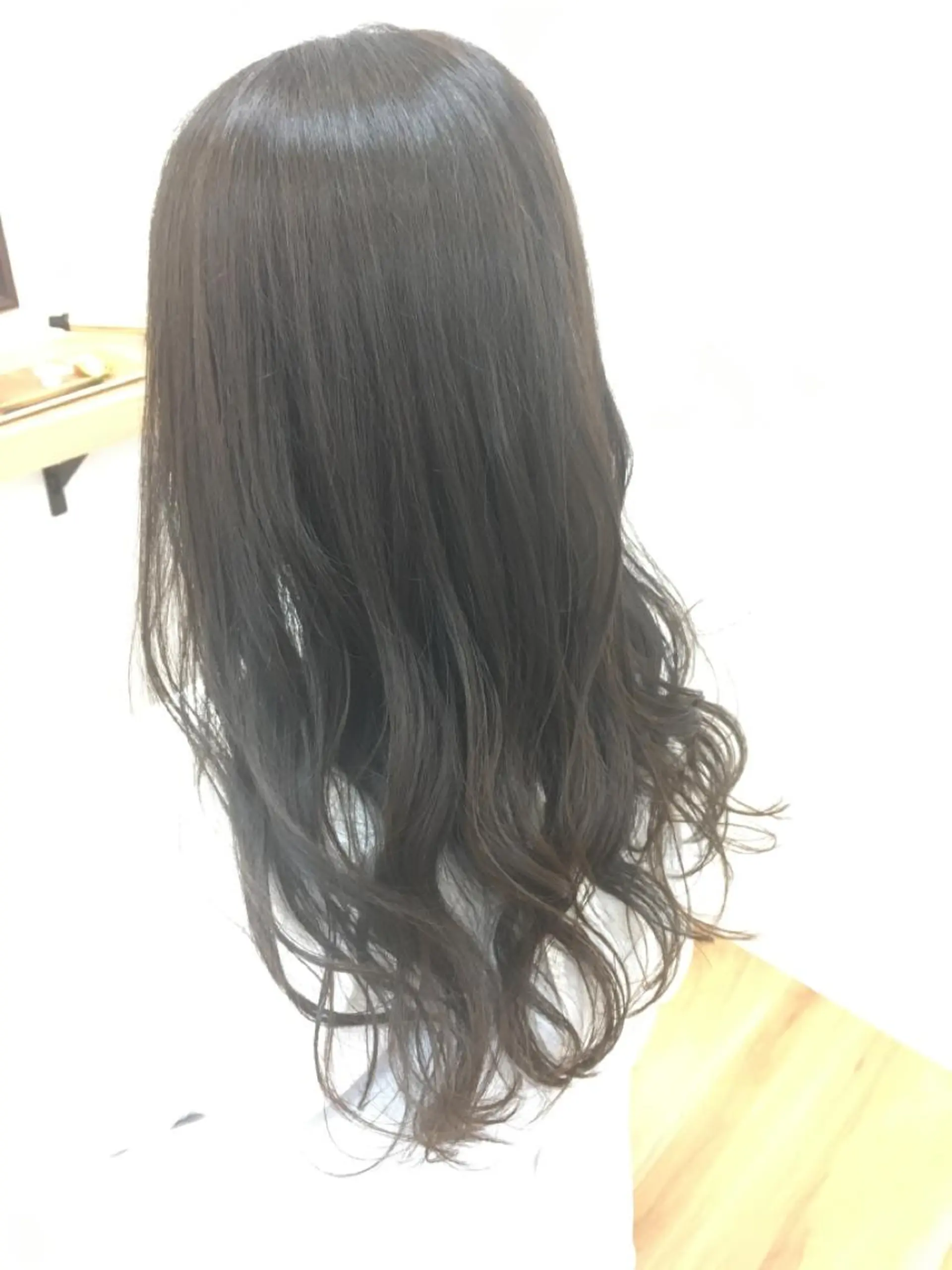 ロング カラー アッシュ オリーブアッシュ 神田 菜々子のヘアスタイル
