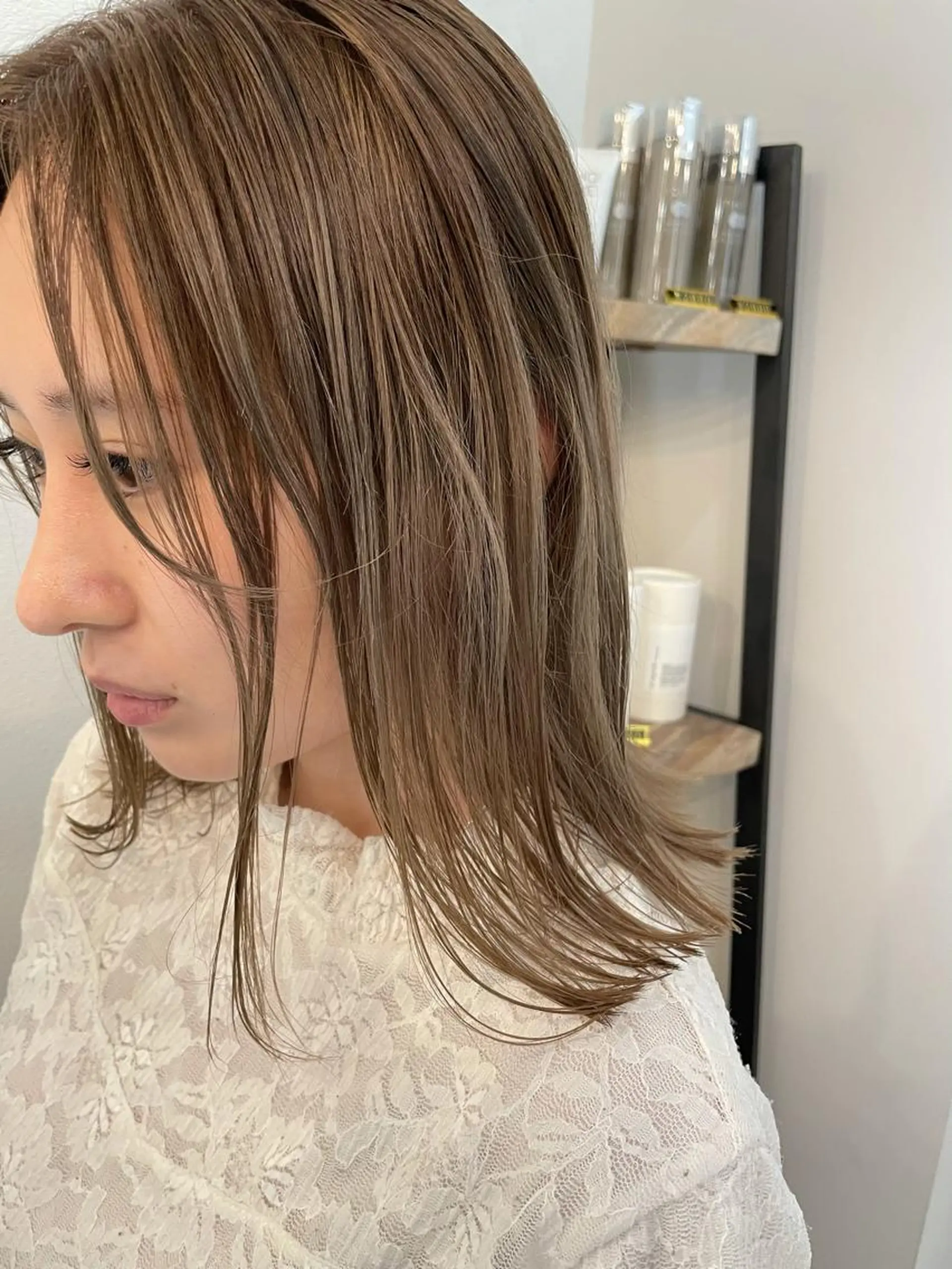 ミディアム カラー レイヤー　べージュ 白石研太のヘアスタイル
