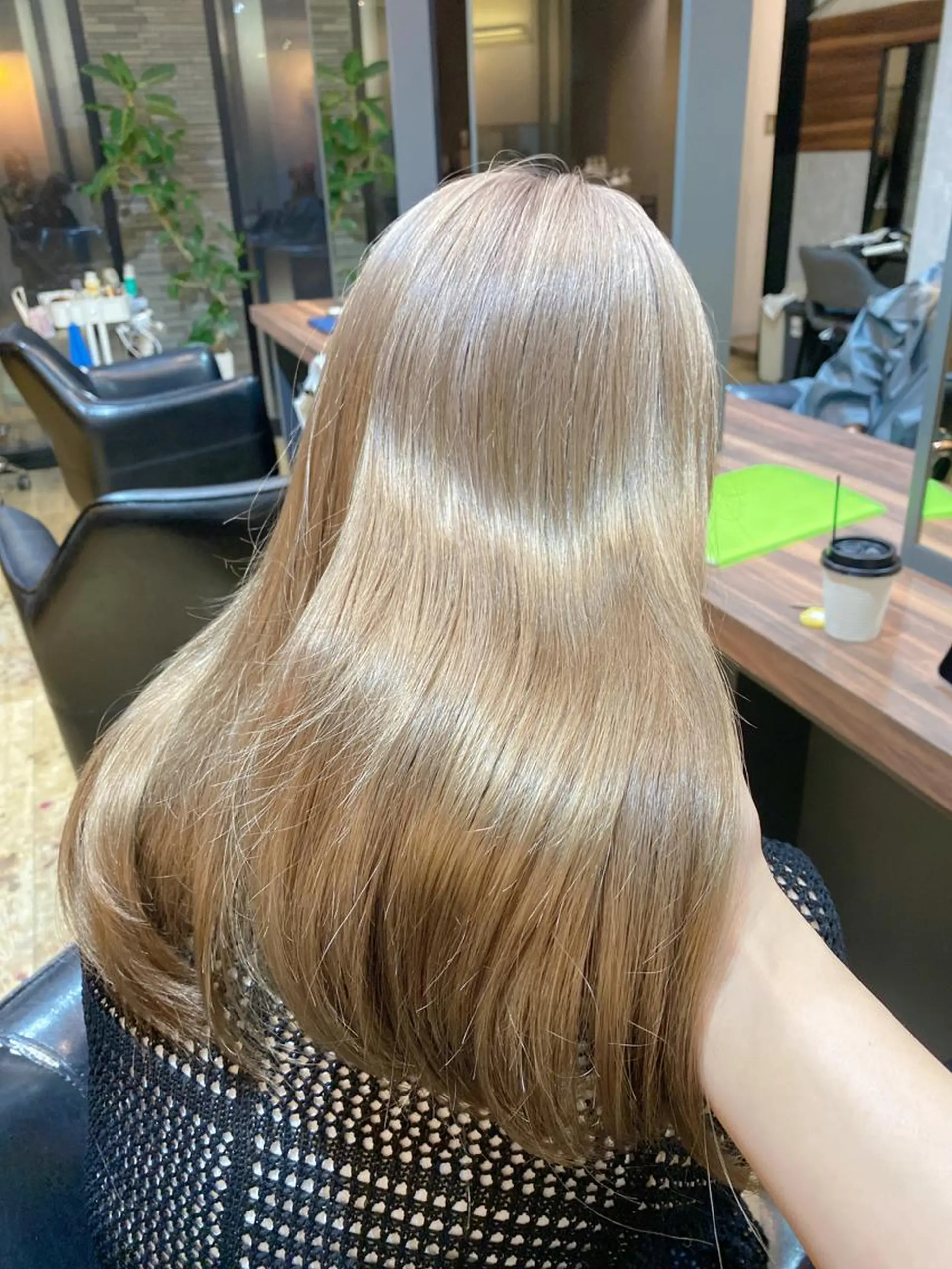 ロング ヘアカラー トリートメント 大阪ヘアカラー ブリーチmarinaのヘアスタイル