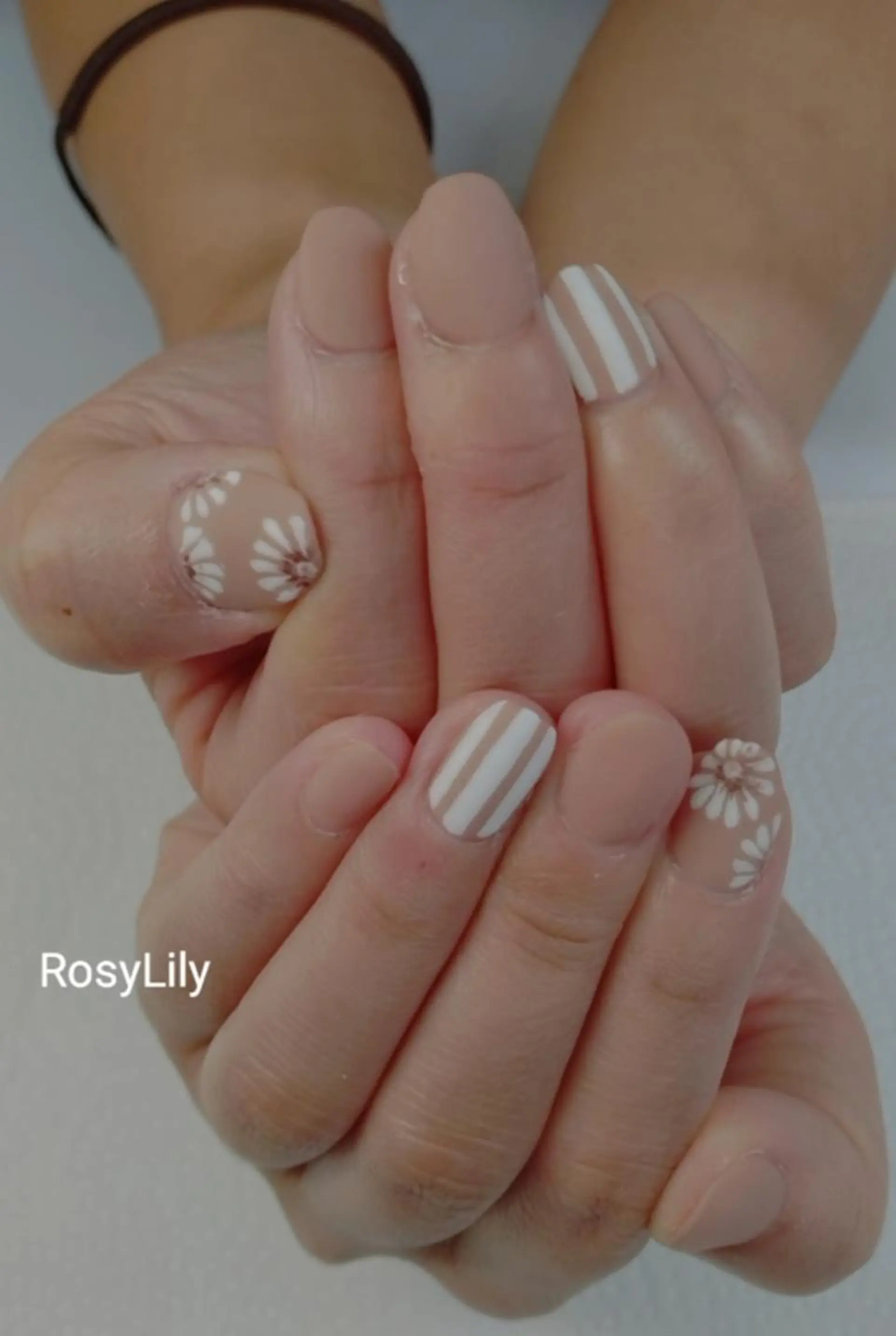 ネイル フラワーネイル マットネイル 持ち込み ハンドネイル ハンドケア プライベートサロン RosyLily所属・プライベートサロン Rosy Lilyのネイルデザイン