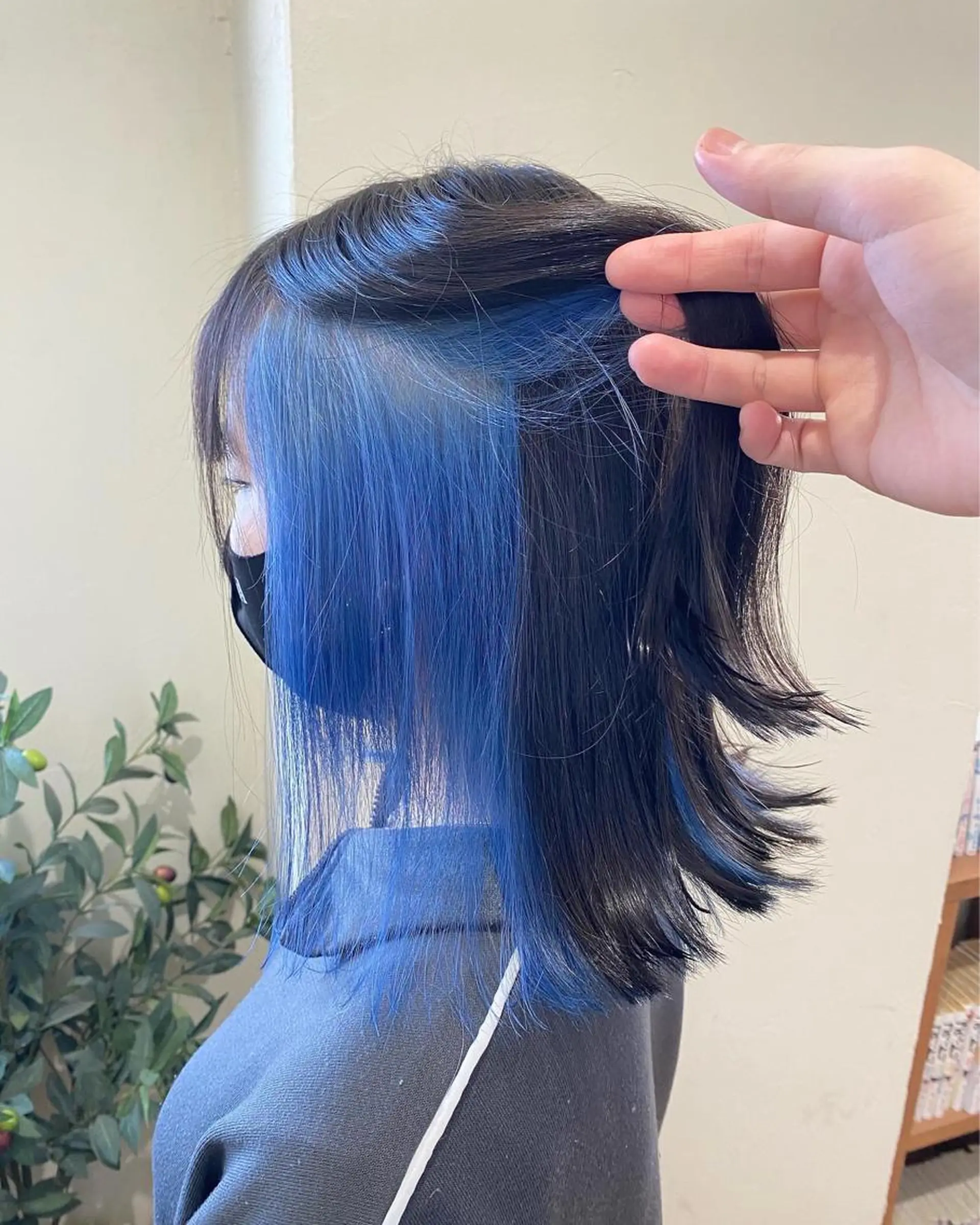 ミディアム カラー ブルーカラー インナーカラー ヘアカラー 三戸 修平のヘアスタイル