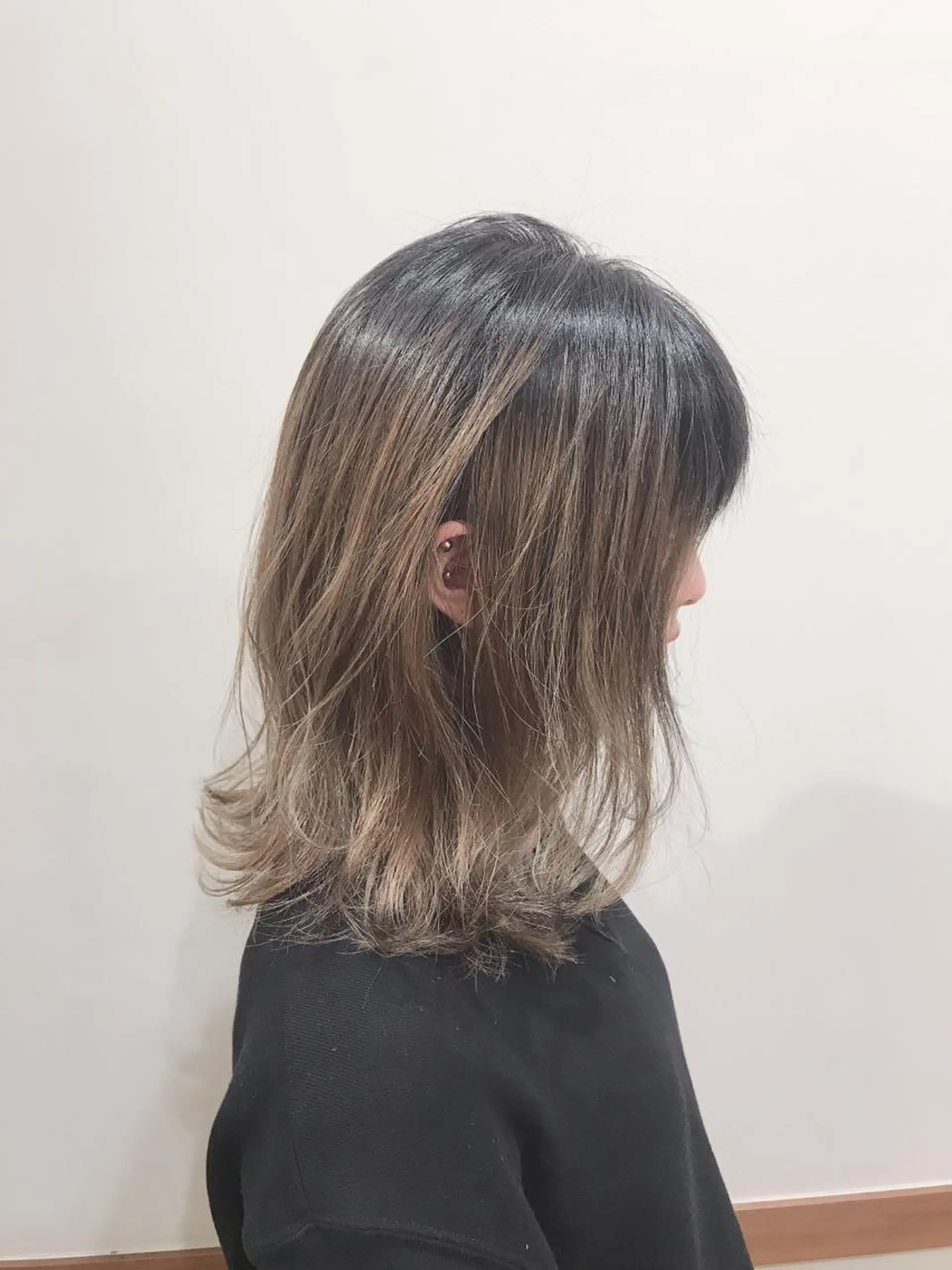 セミロング カラー デザインカラー グラデーションカラー ハイトーンカラー ヘアカラー トリートメント アザマ　ヤスカツ _rosso 川口のヘアスタイル