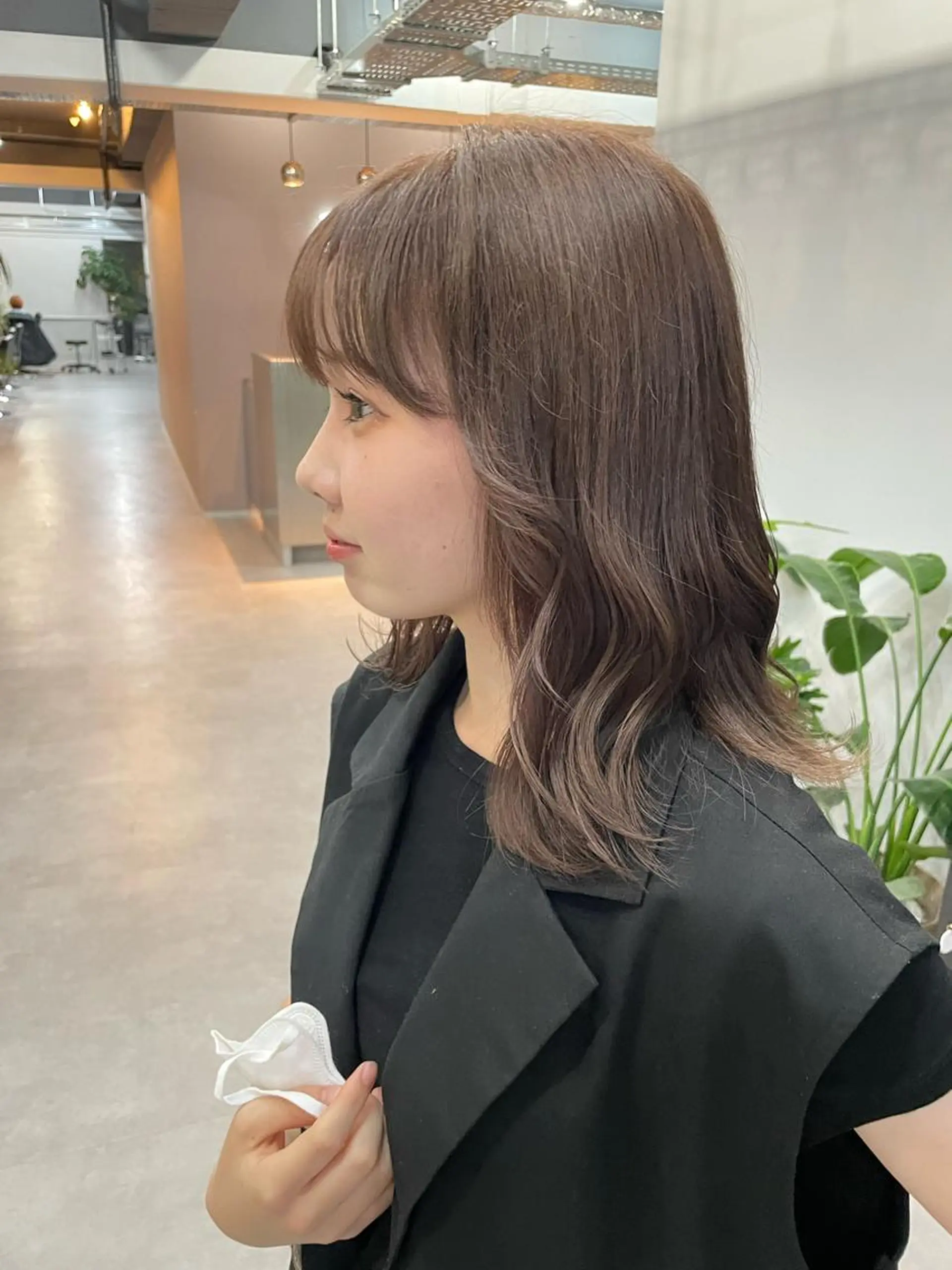 ミディアム ヘアカラー ミルクティーベージュ ❤︎レイヤー　MIAのヘアスタイル