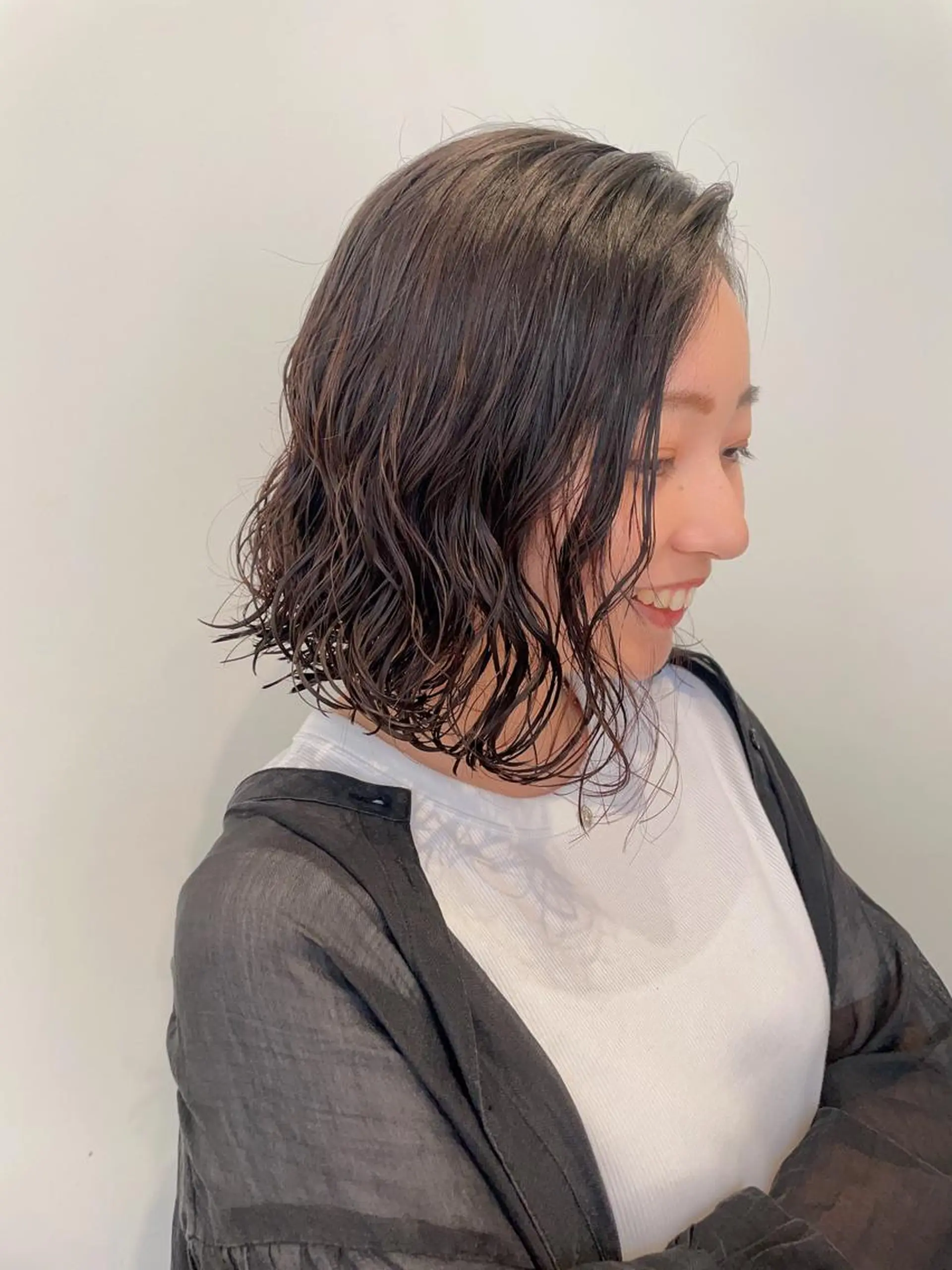 ショート カラー パーマ ヘアアレンジ 耳つぼ屋さん ‎🤍りりのヘアスタイル