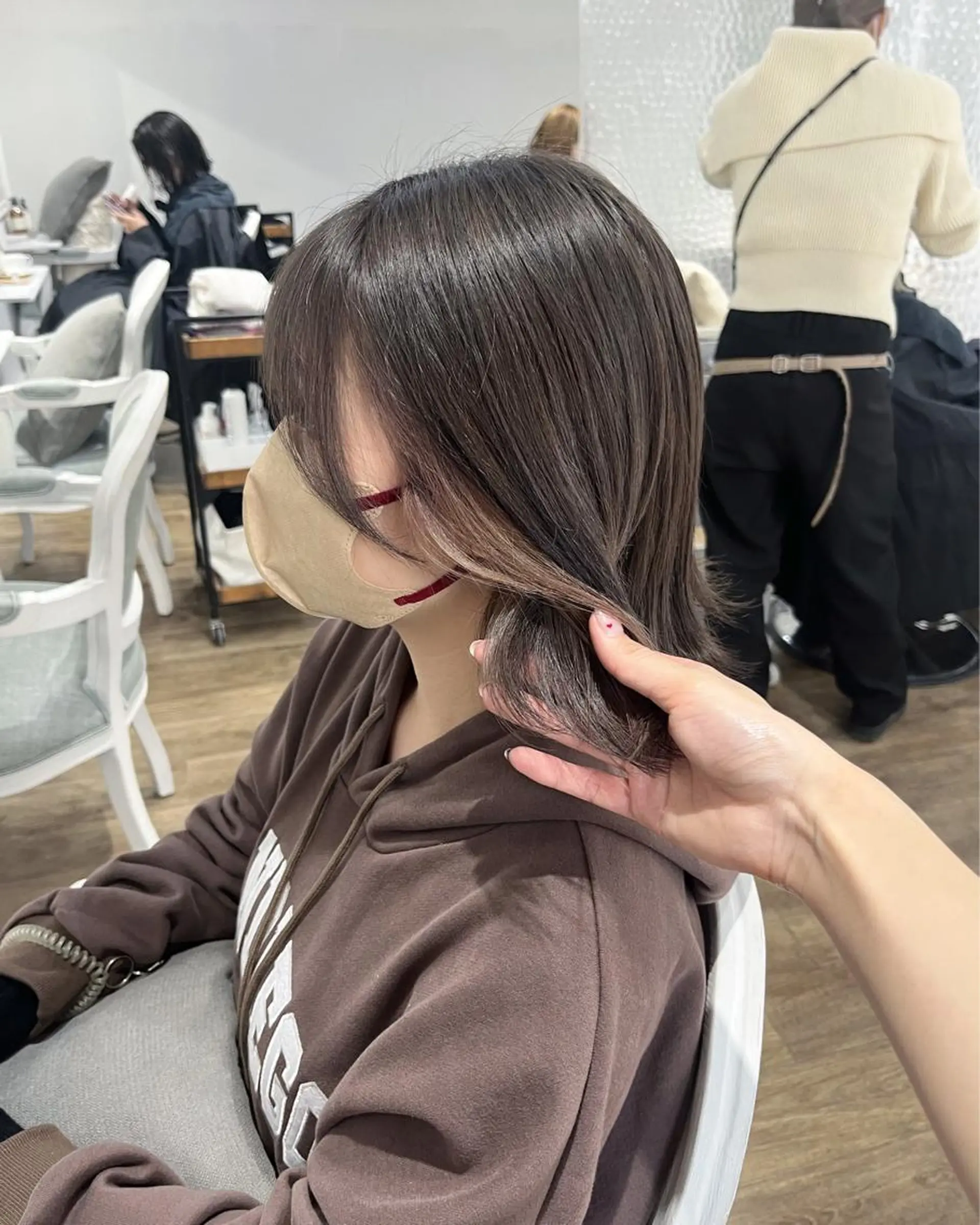 ミディアム カラー マツエク・マツパ ヘアカラー トリートメント 𝗺𝗶𝗸𝘂♡ 似合わせ🎀のヘアスタイル