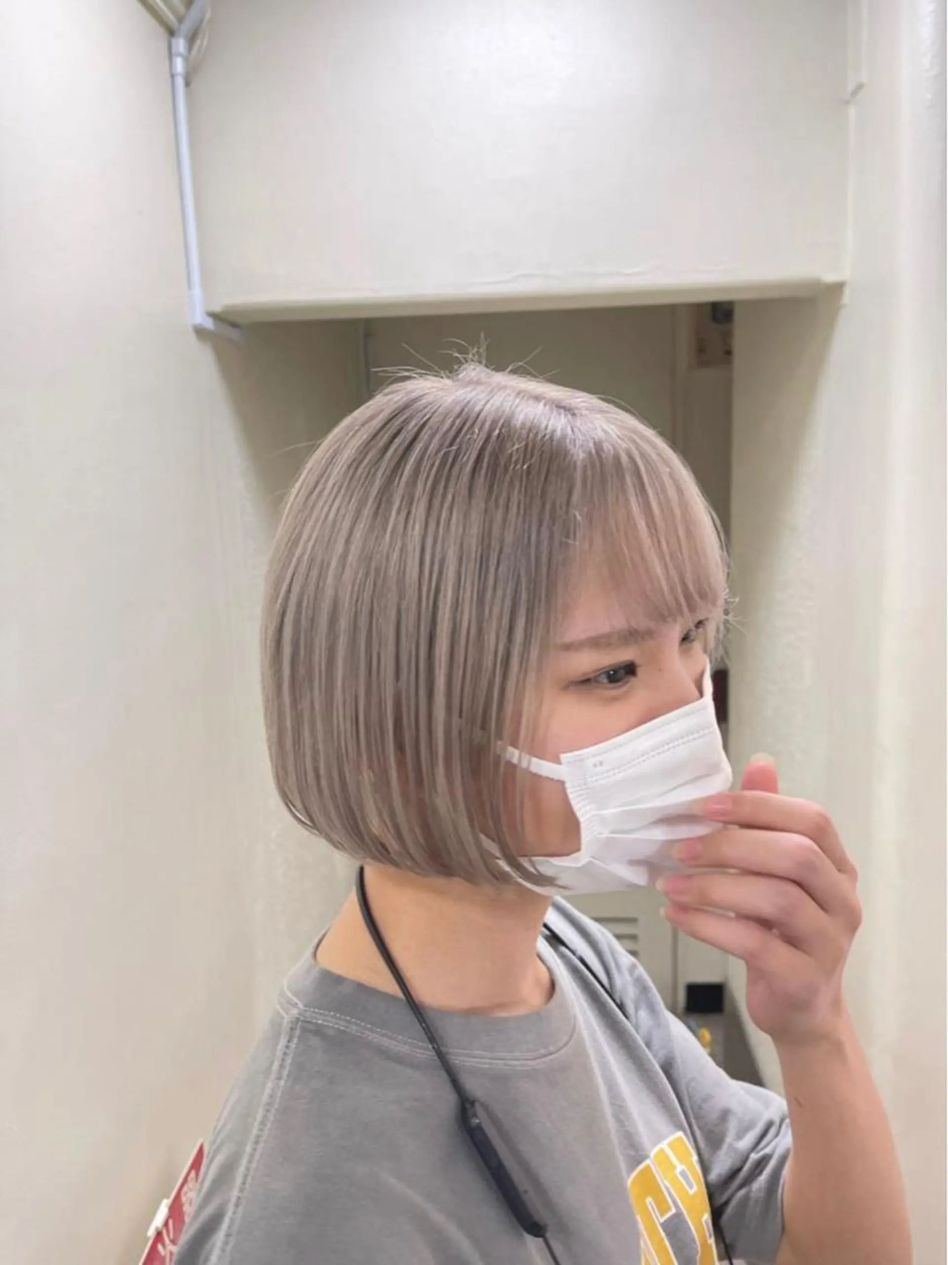 ショート カラー ベージュカラー ホワイトベージュ カット ヘアカラー トリートメント ヘアセット lana hair 新宿 髪質改善トリートメント 新宿三丁目所属・新宿メンズパーマ TAKE曲がる縮毛のヘアスタイル