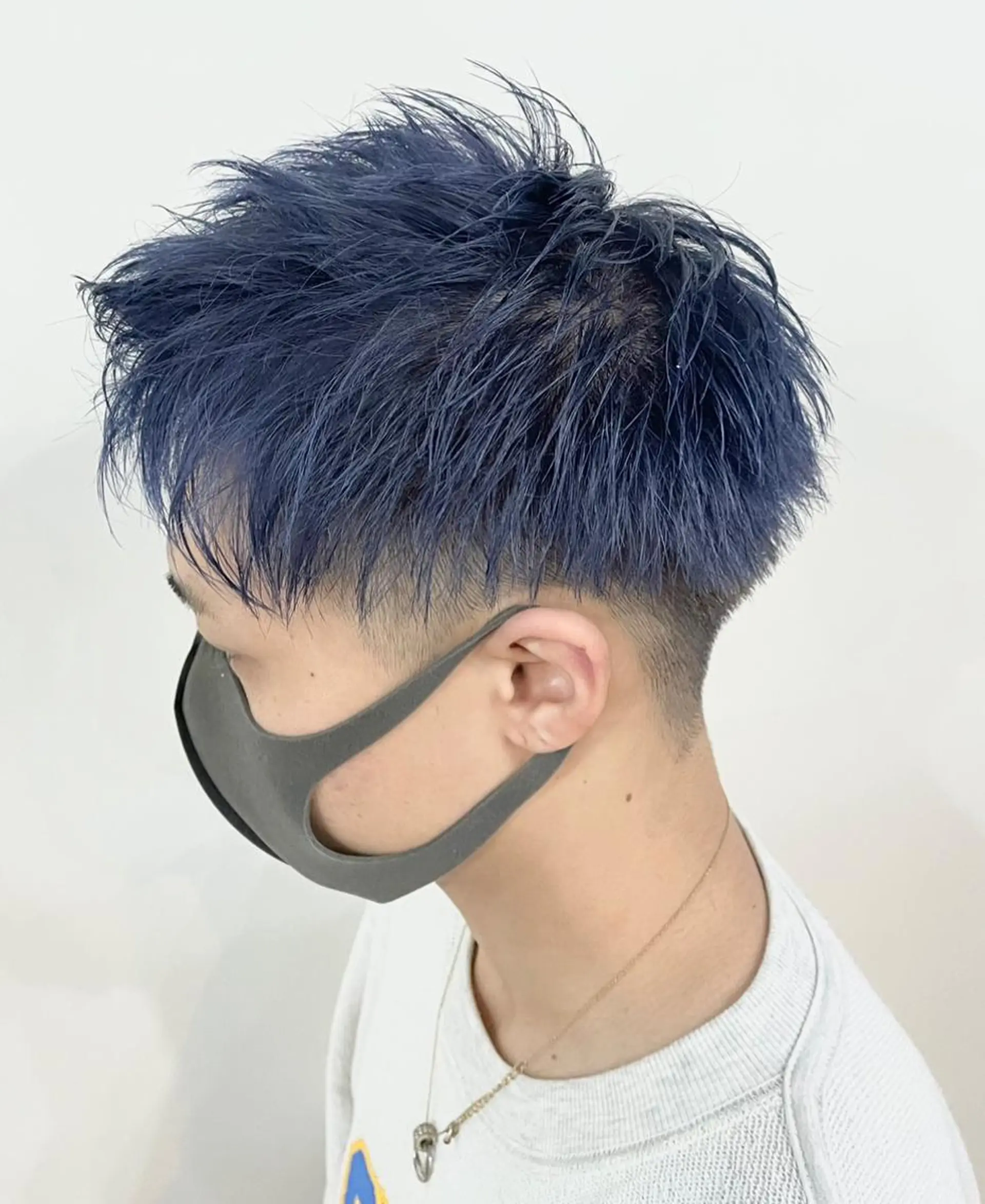 ショート カラー メンズ メンズブリーチ ブリーチ ブルーカラー カット ヘアカラー FLAGS YAMATOのヘアスタイル