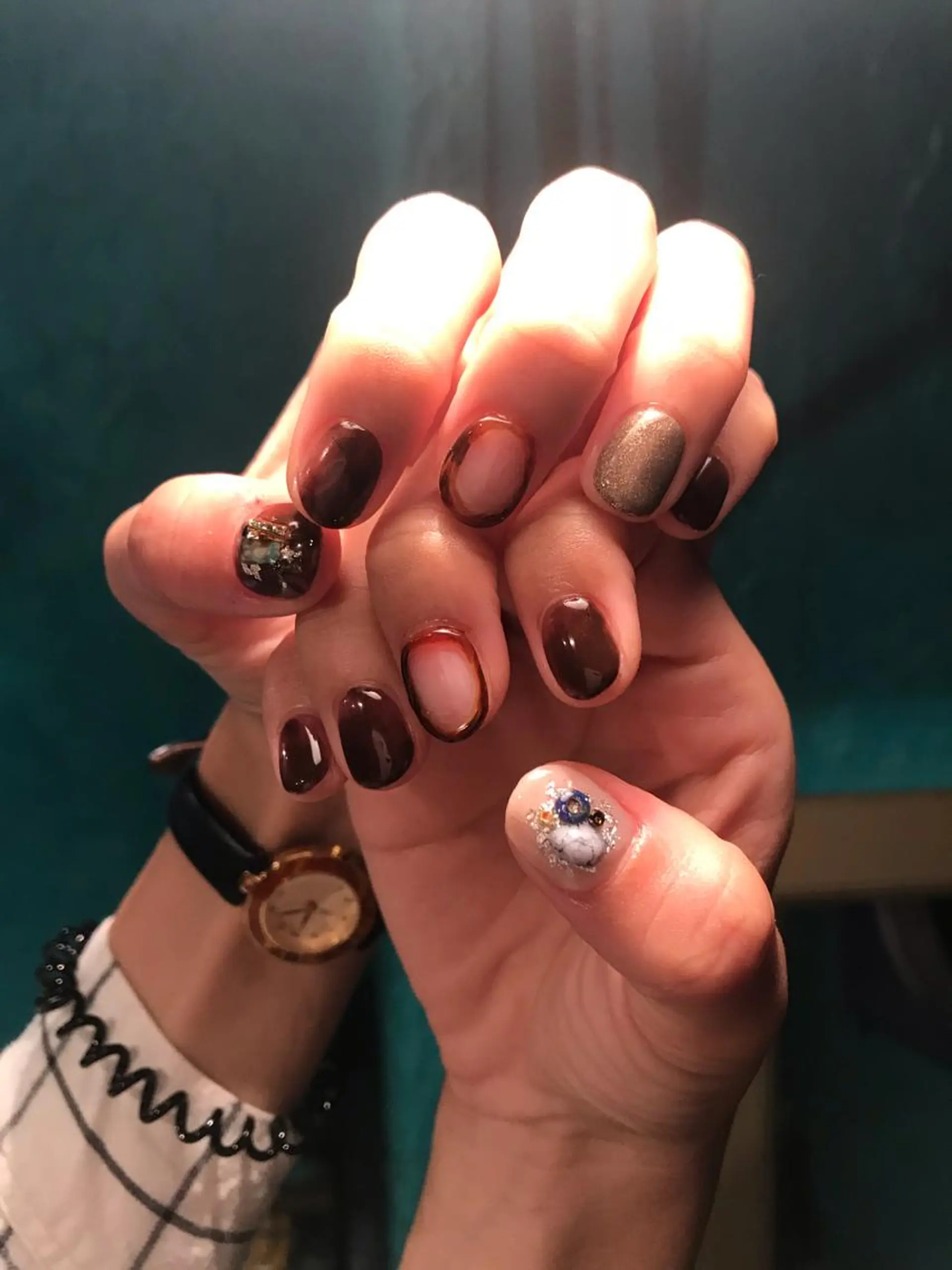 ネイル ハンドネイル キラキラ オメメのネイルデザイン