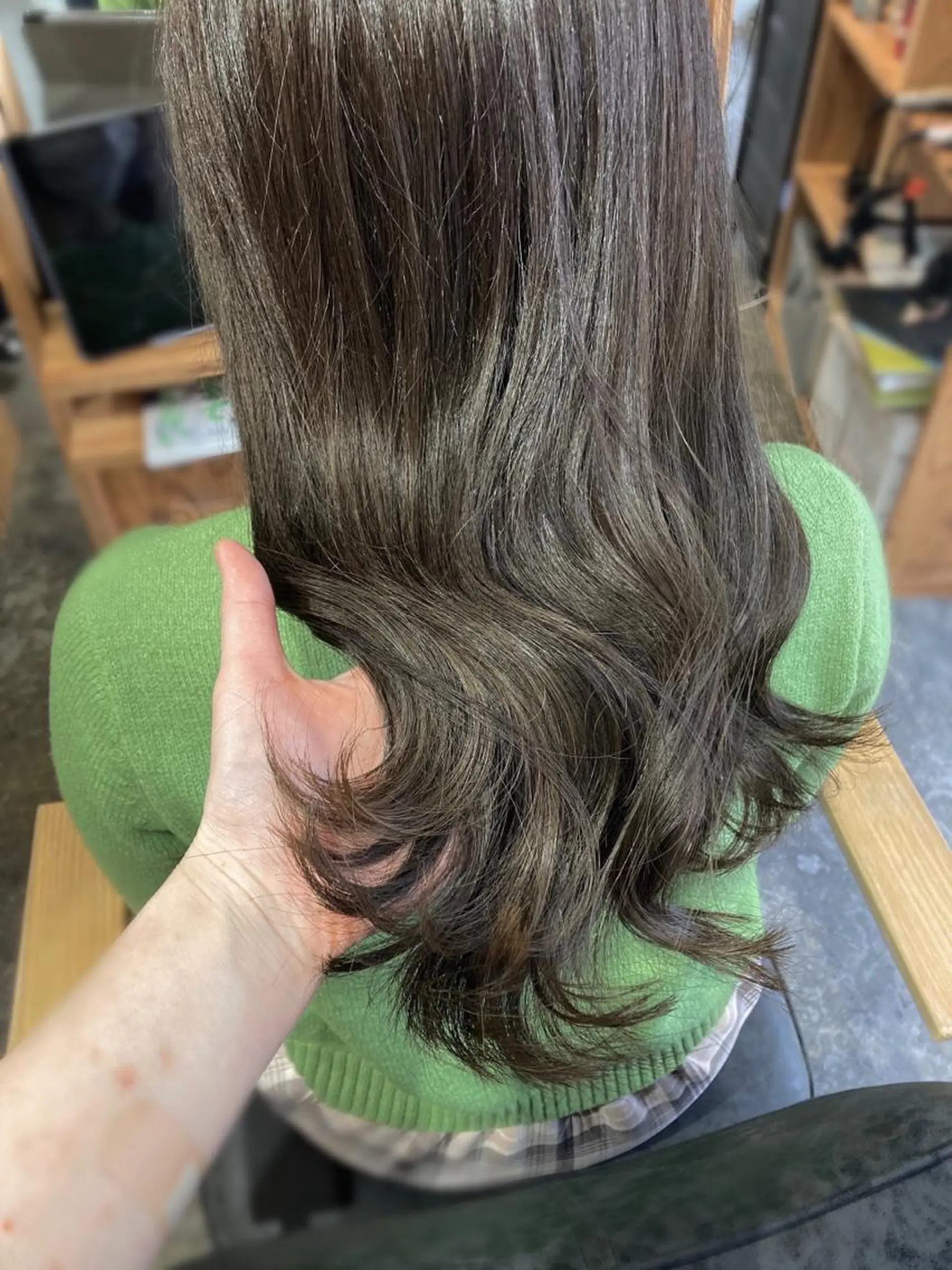 ロング roka ノゾミのヘアスタイル